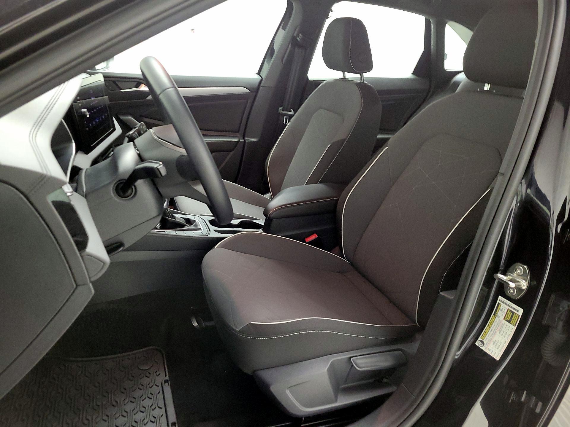 Thumbnail: 2025 Volkswagen Jetta - 11