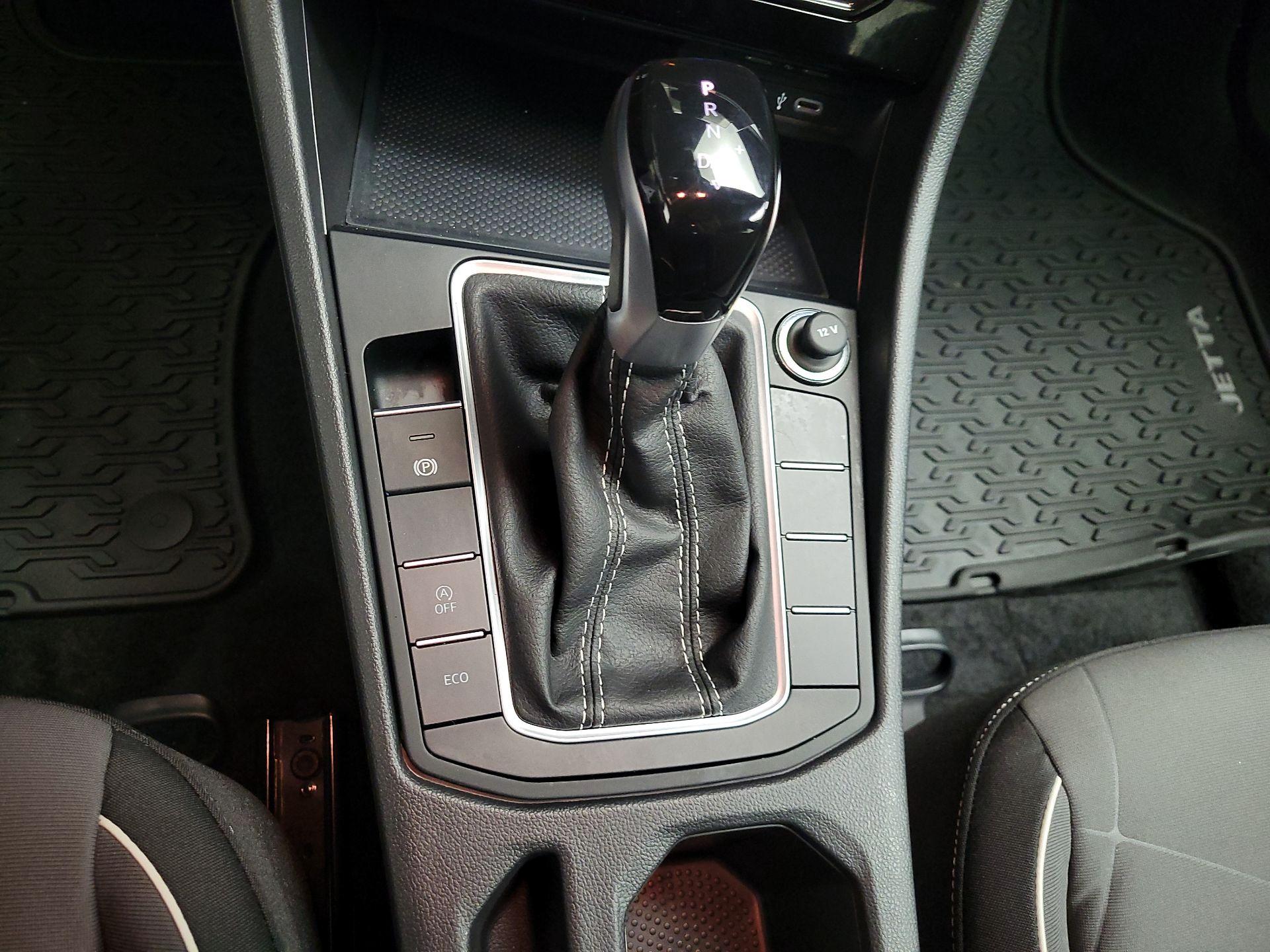 Thumbnail: 2025 Volkswagen Jetta - 17