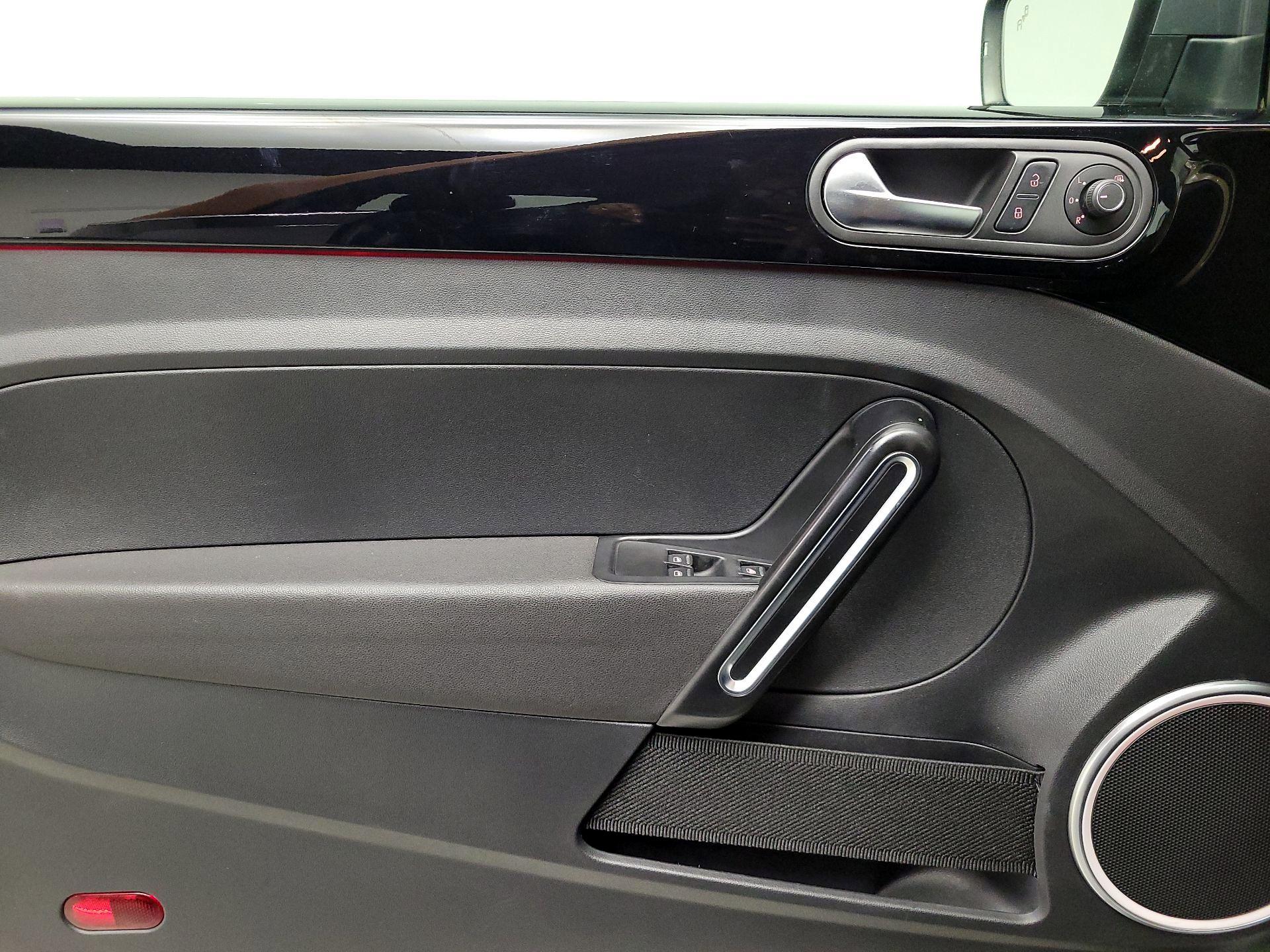 Thumbnail: 2019 Volkswagen Beetle - 12