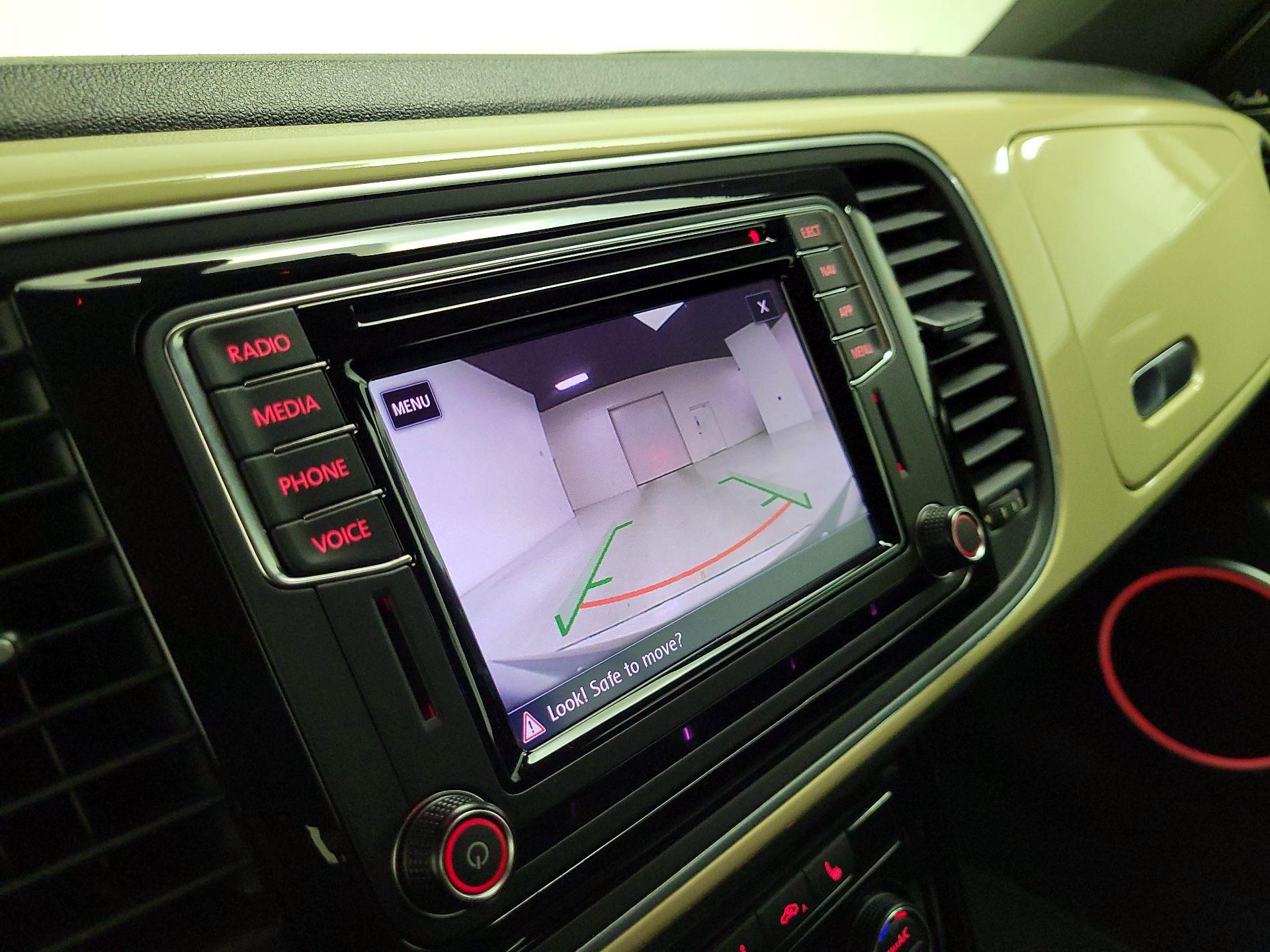 Thumbnail: 2019 Volkswagen Beetle - 14