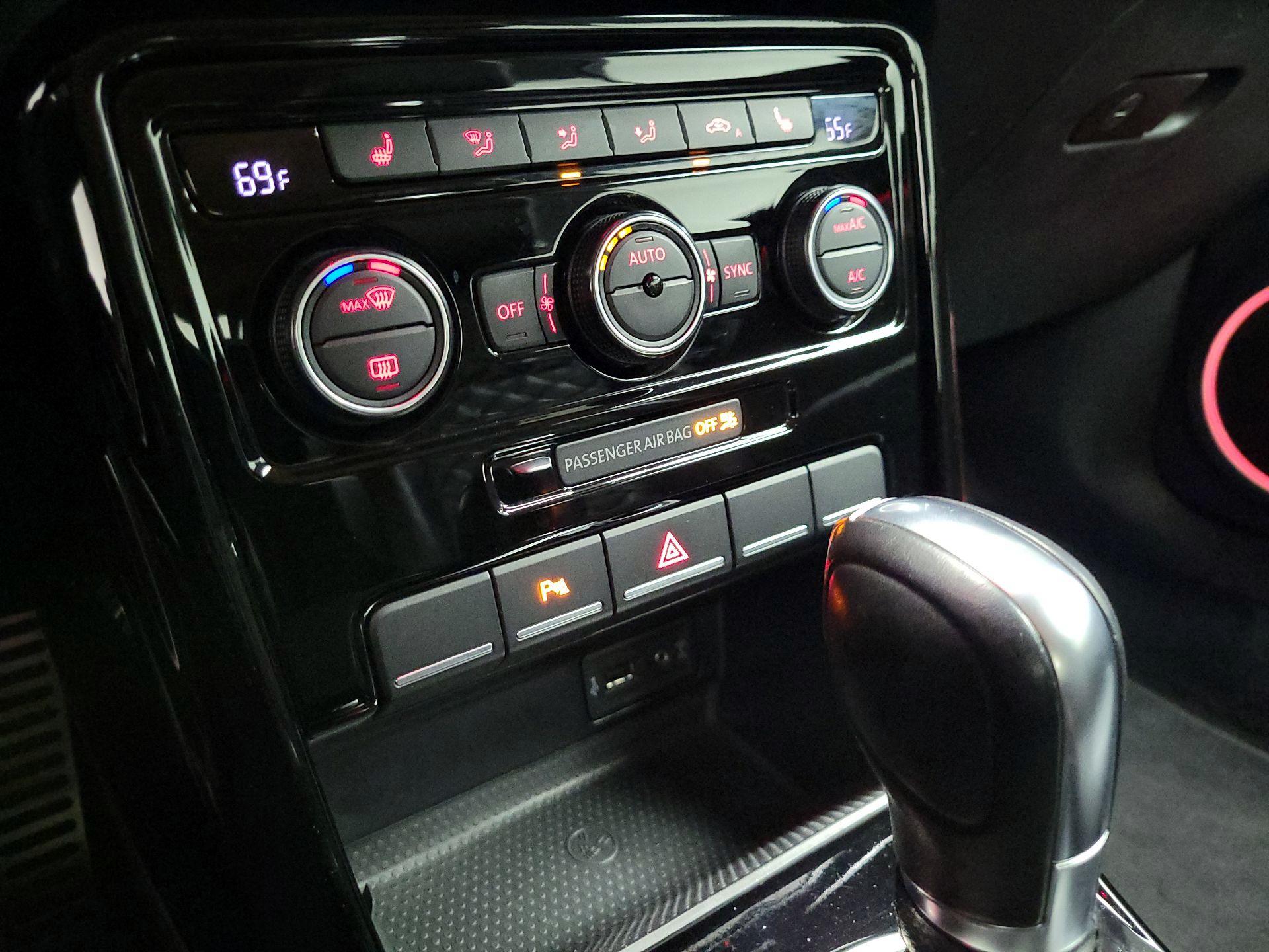 Thumbnail: 2019 Volkswagen Beetle - 16