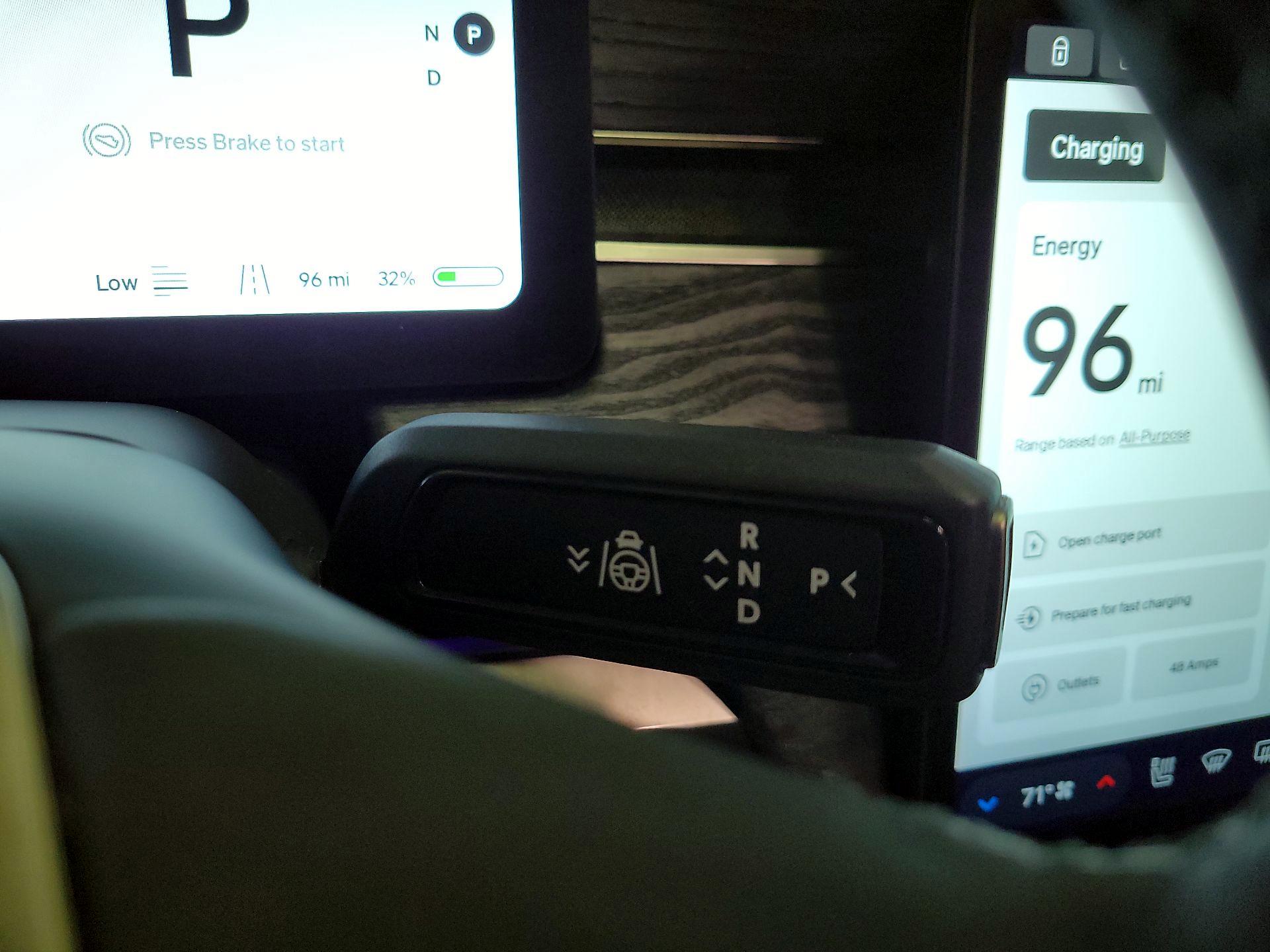 Thumbnail: 2023 Rivian R1S - 17