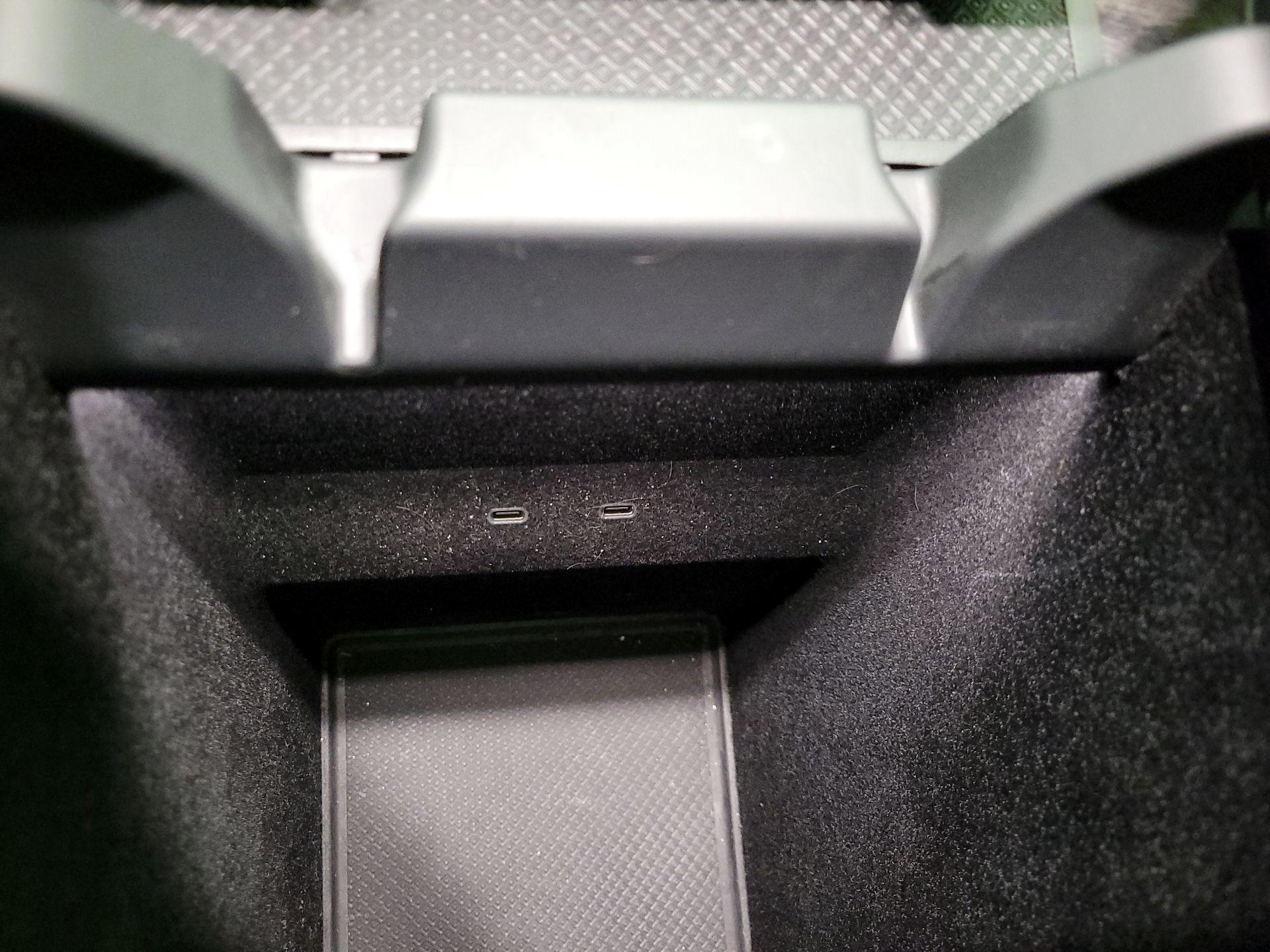 Thumbnail: 2023 Rivian R1S - 18