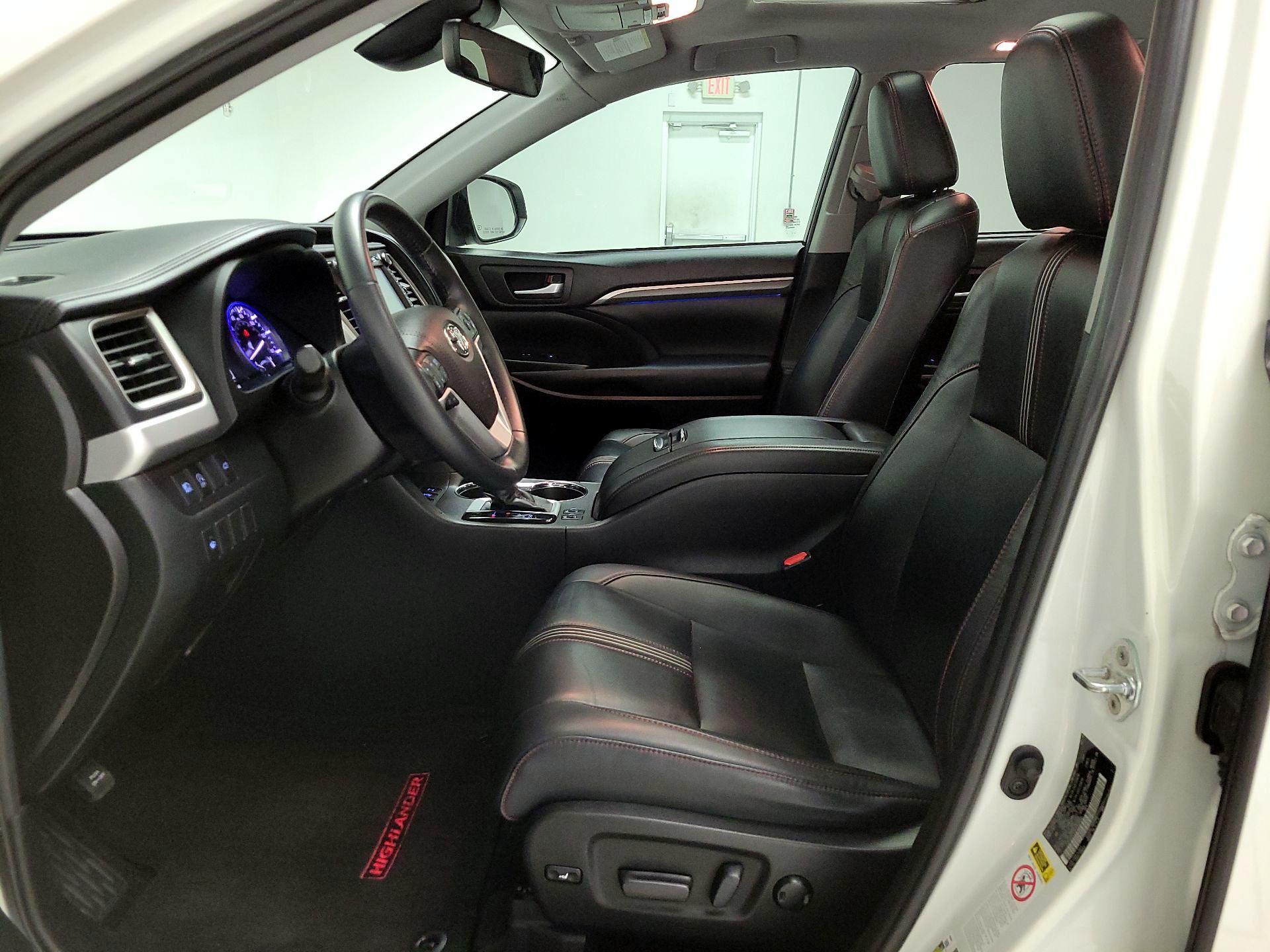 Thumbnail: 2019 Toyota Highlander - 11