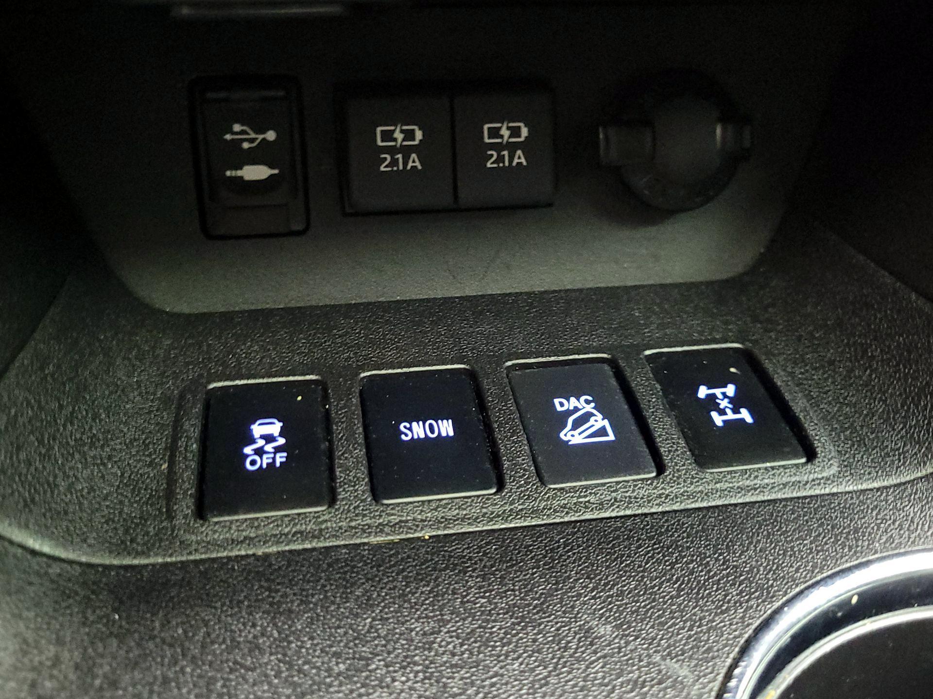 Thumbnail: 2019 Toyota Highlander - 18