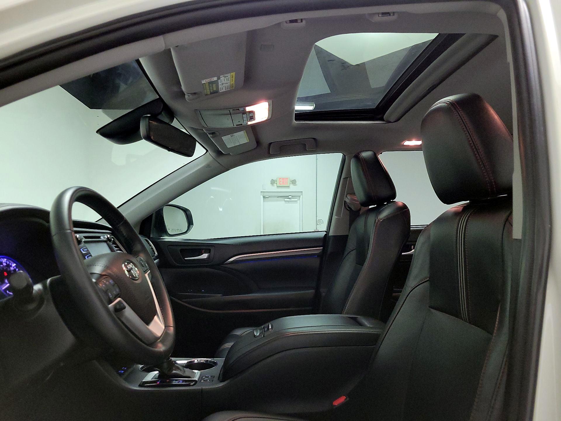 Thumbnail: 2019 Toyota Highlander - 19