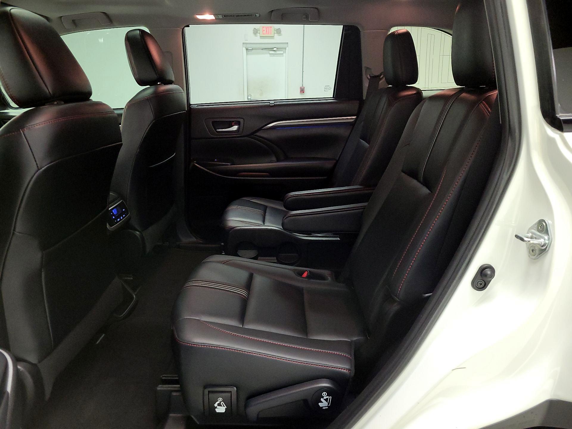 Thumbnail: 2019 Toyota Highlander - 20