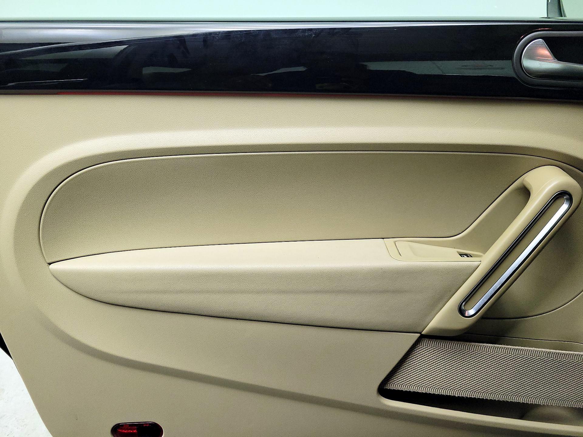 Thumbnail: 2018 Volkswagen Beetle - 12