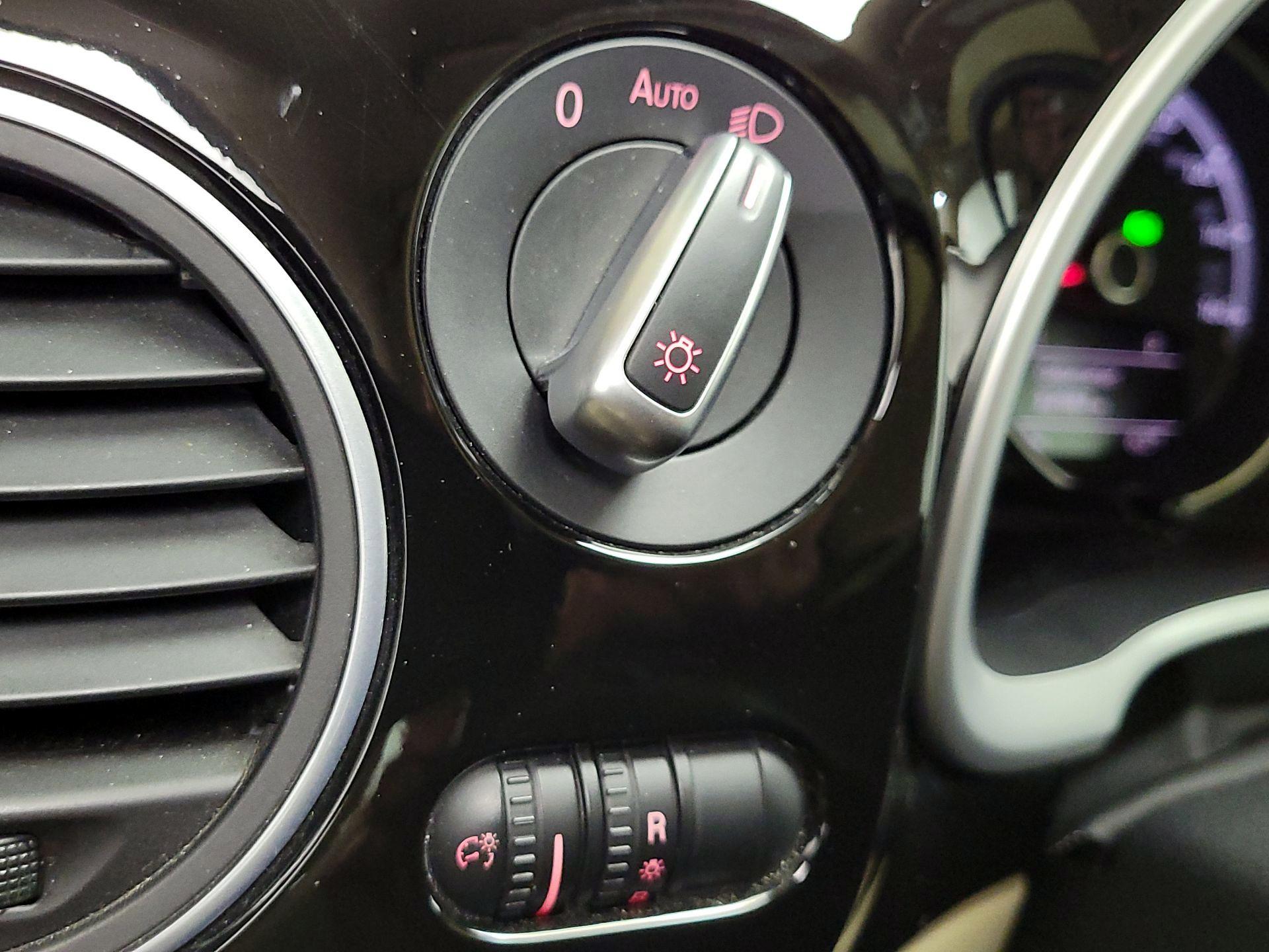 Thumbnail: 2018 Volkswagen Beetle - 13