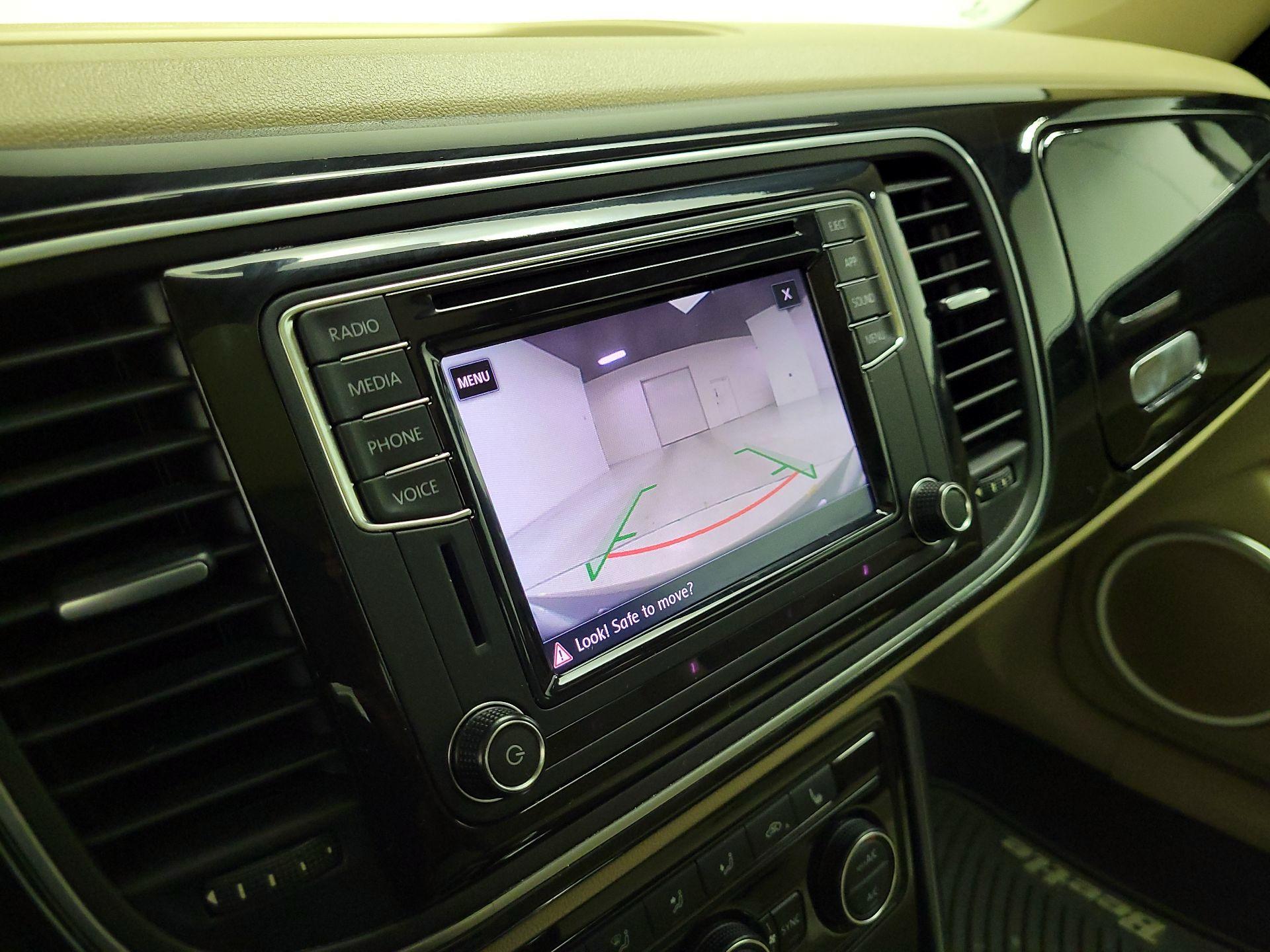 Thumbnail: 2018 Volkswagen Beetle - 14