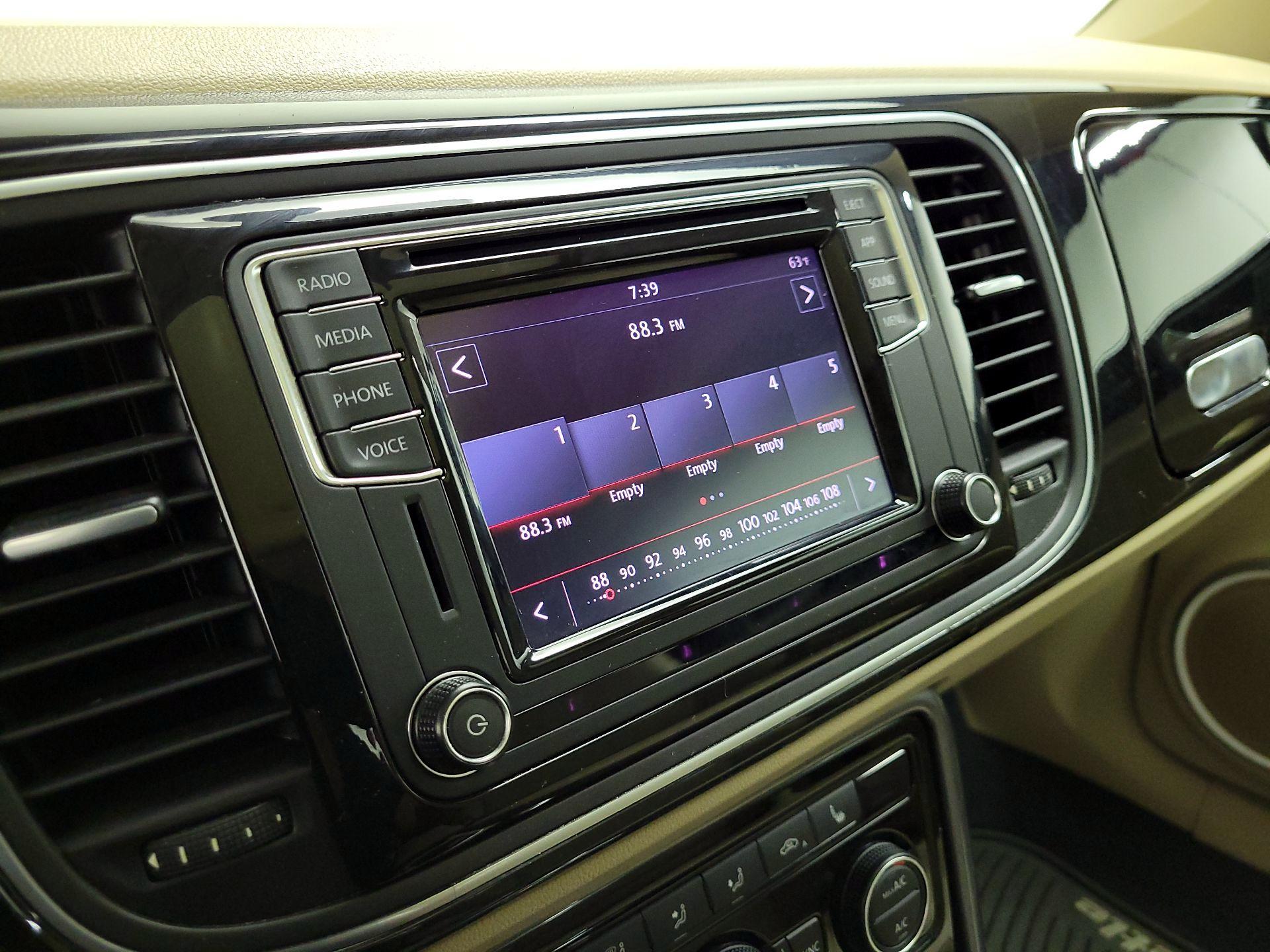 Thumbnail: 2018 Volkswagen Beetle - 15