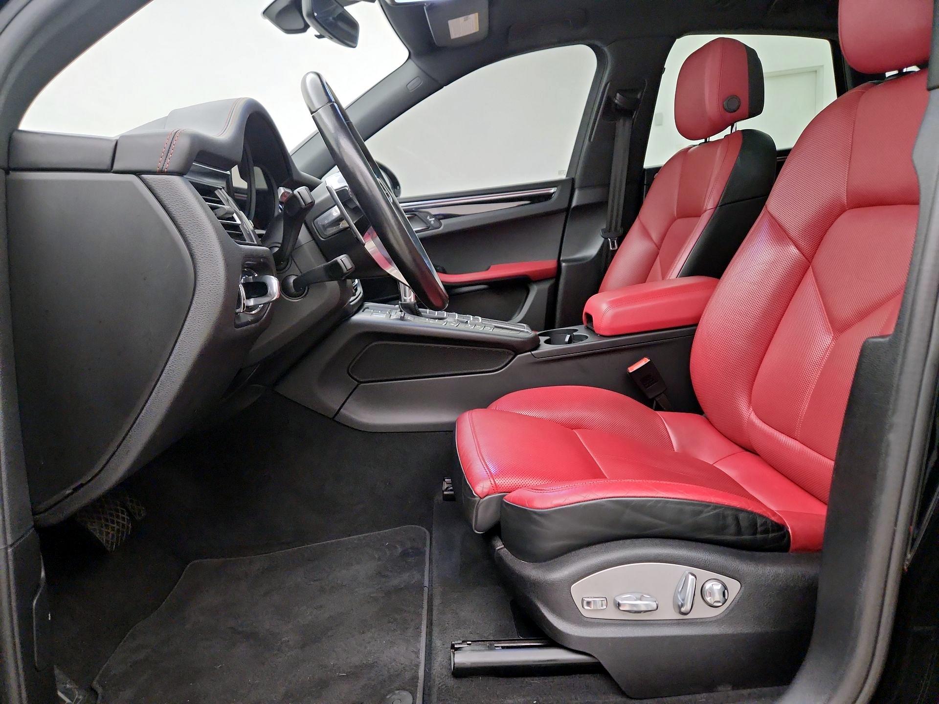 Thumbnail: 2020 Porsche Macan - 11