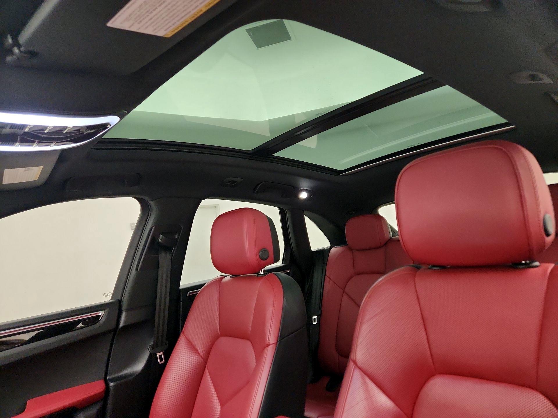 Thumbnail: 2020 Porsche Macan - 20