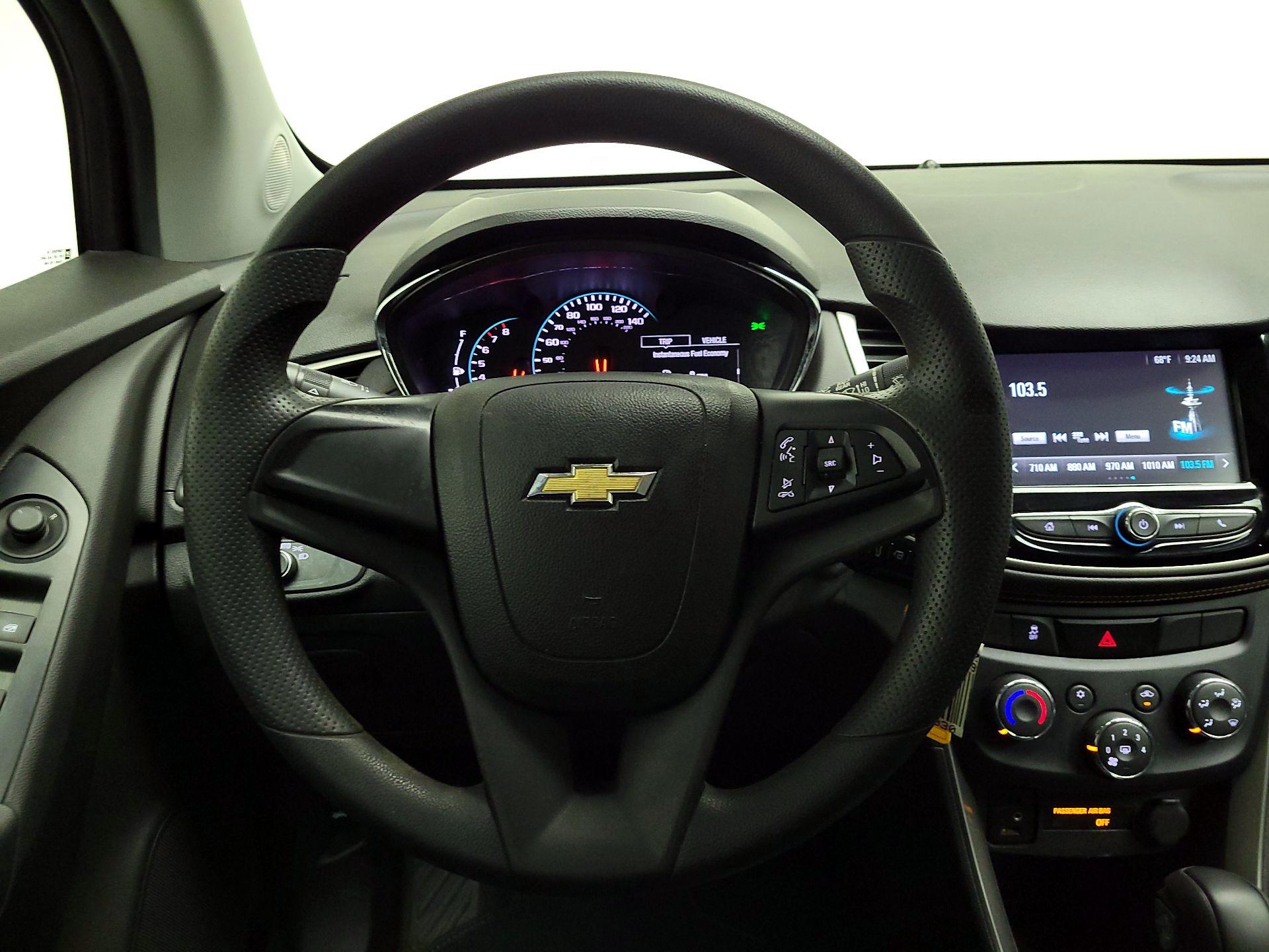 Thumbnail: 2017 Chevrolet Trax - 10