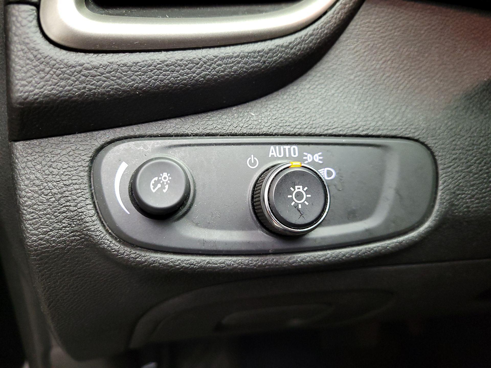 Thumbnail: 2017 Chevrolet Trax - 13