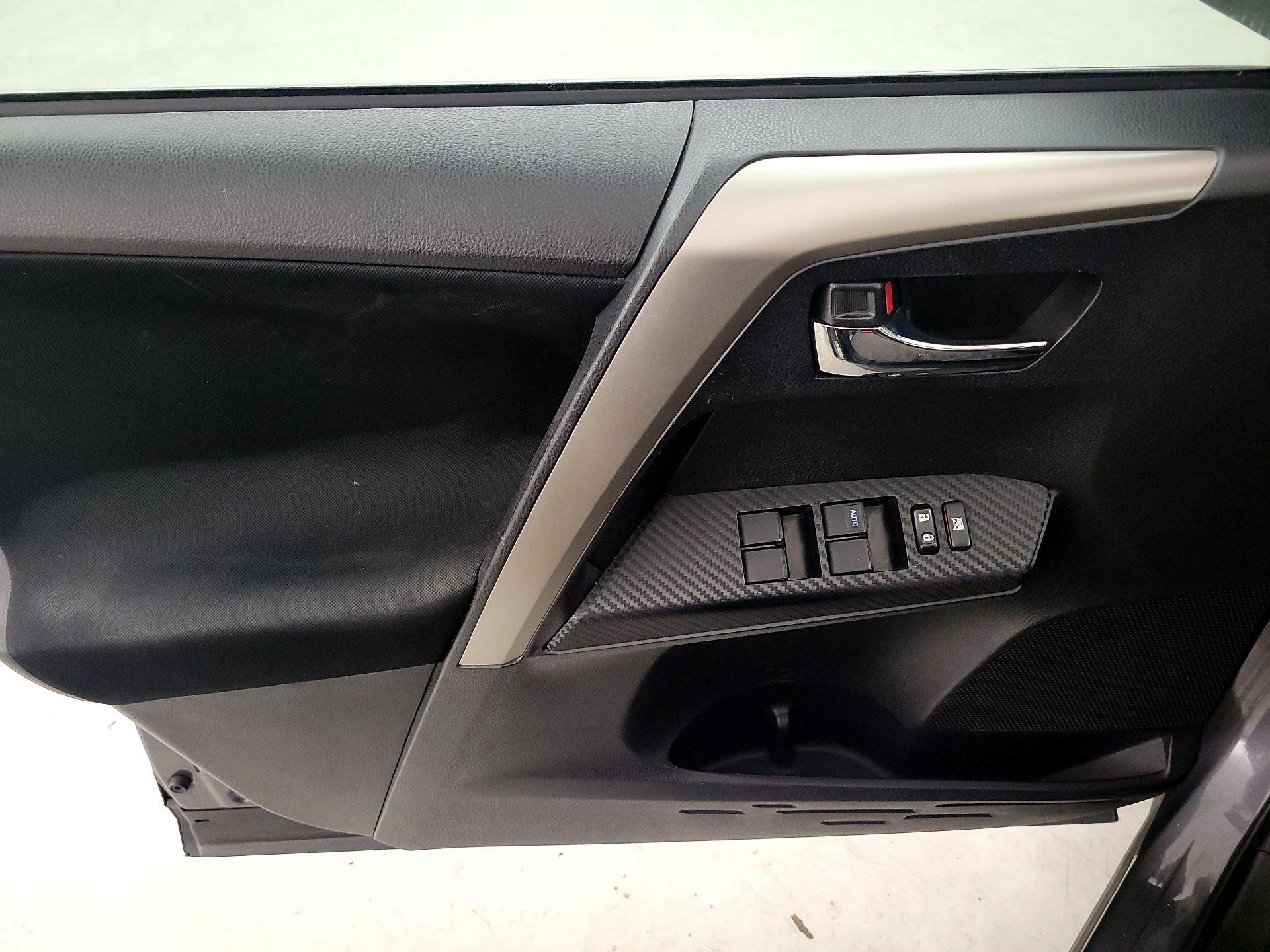 Thumbnail: 2015 Toyota RAV4 - 12