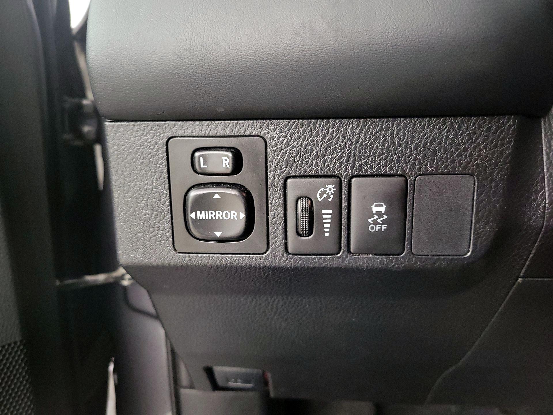 Thumbnail: 2015 Toyota RAV4 - 13