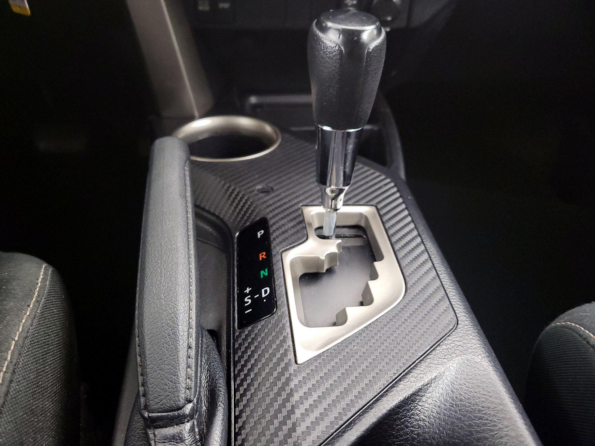 Thumbnail: 2015 Toyota RAV4 - 17