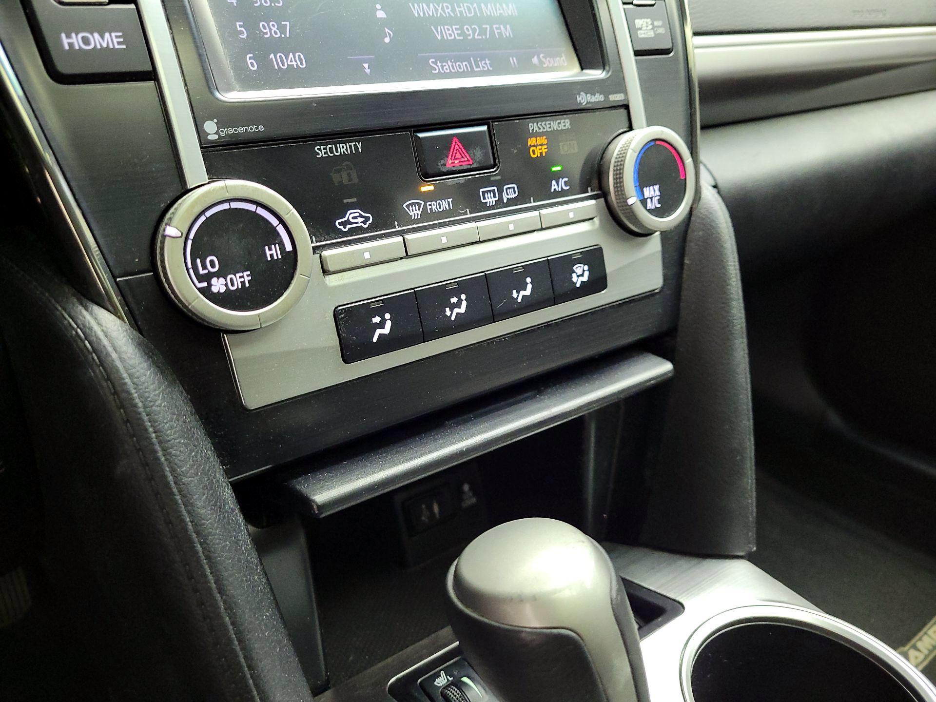 Thumbnail: 2014 Toyota Camry - 16