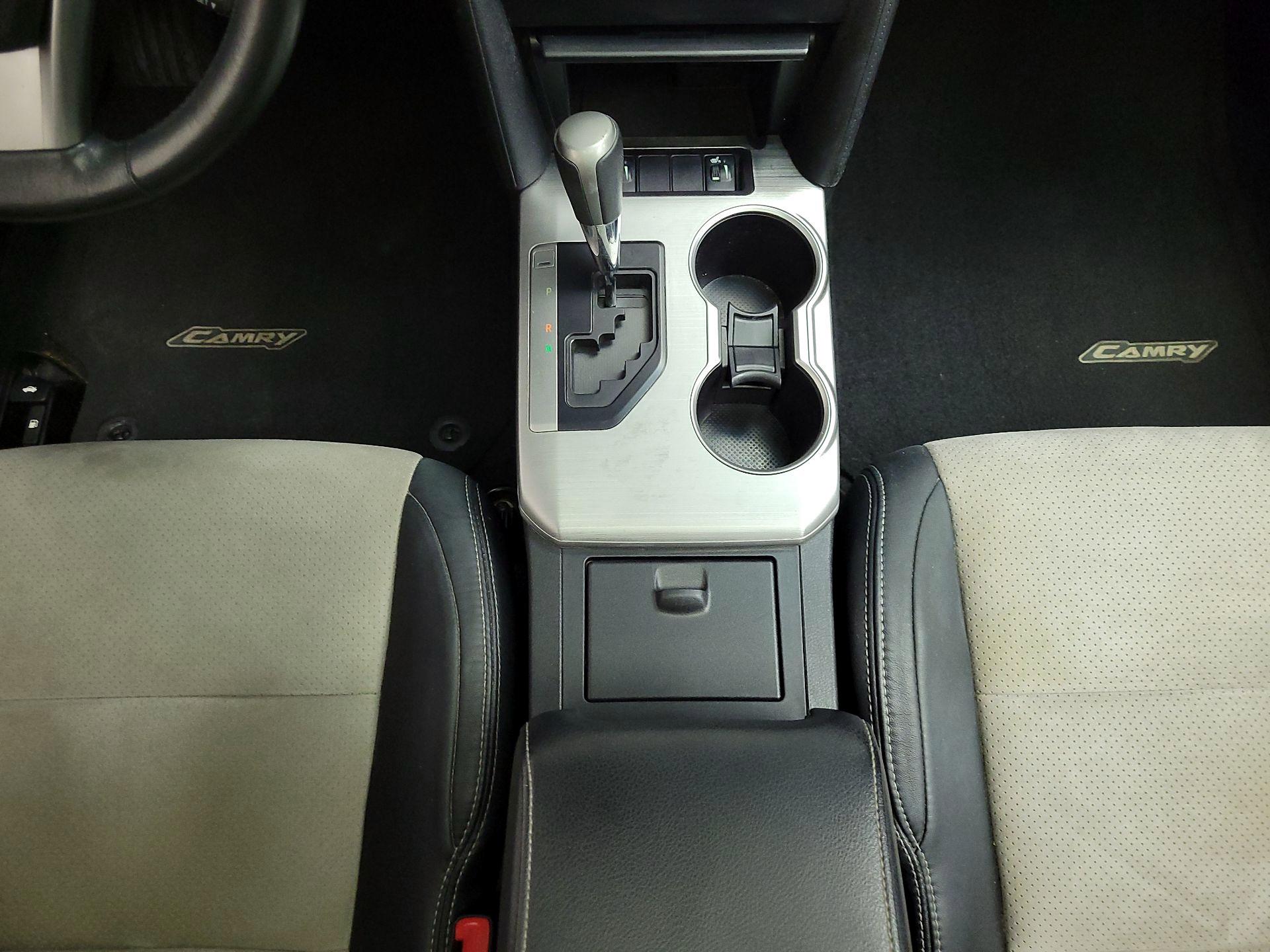 Thumbnail: 2014 Toyota Camry - 17