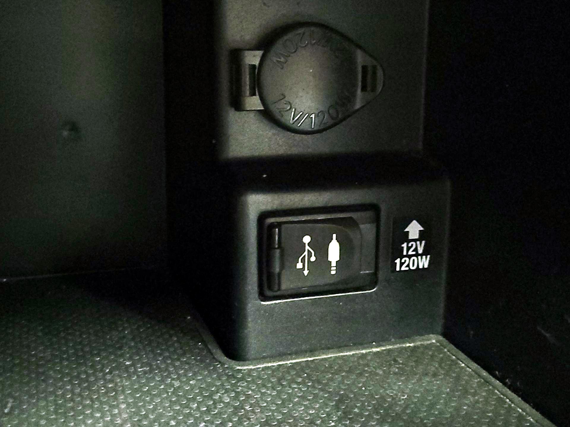 Thumbnail: 2014 Toyota Camry - 18