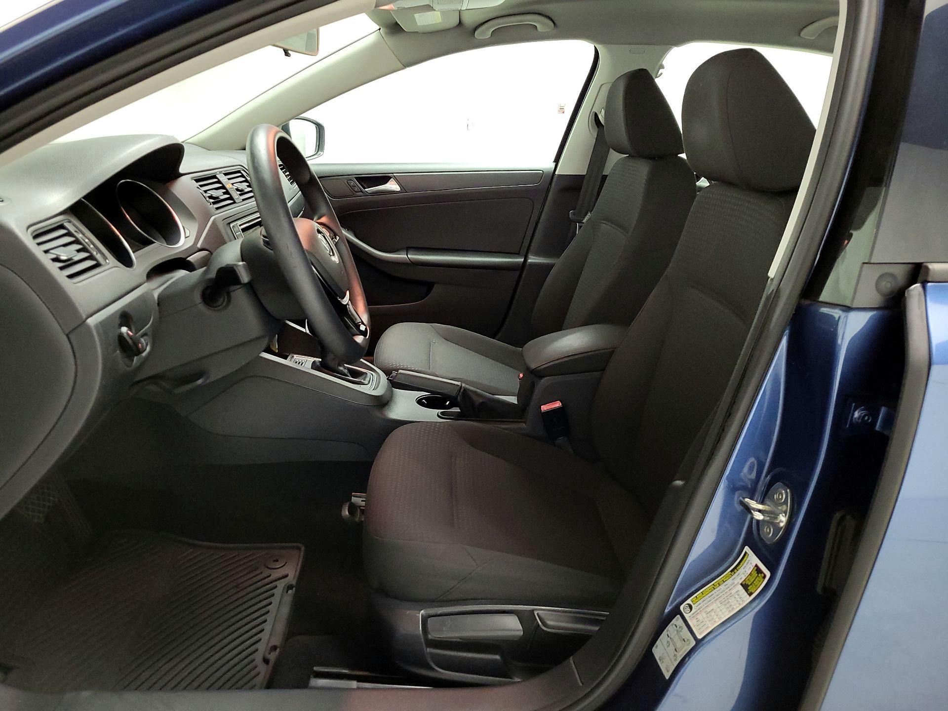 Thumbnail: 2016 Volkswagen Jetta - 11