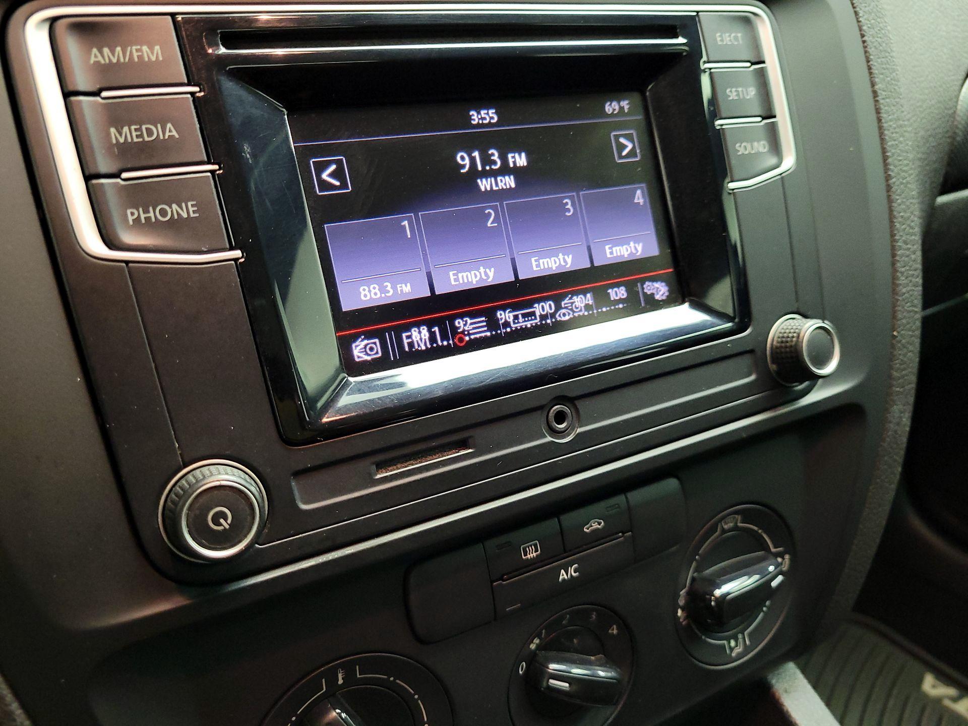 Thumbnail: 2016 Volkswagen Jetta - 14