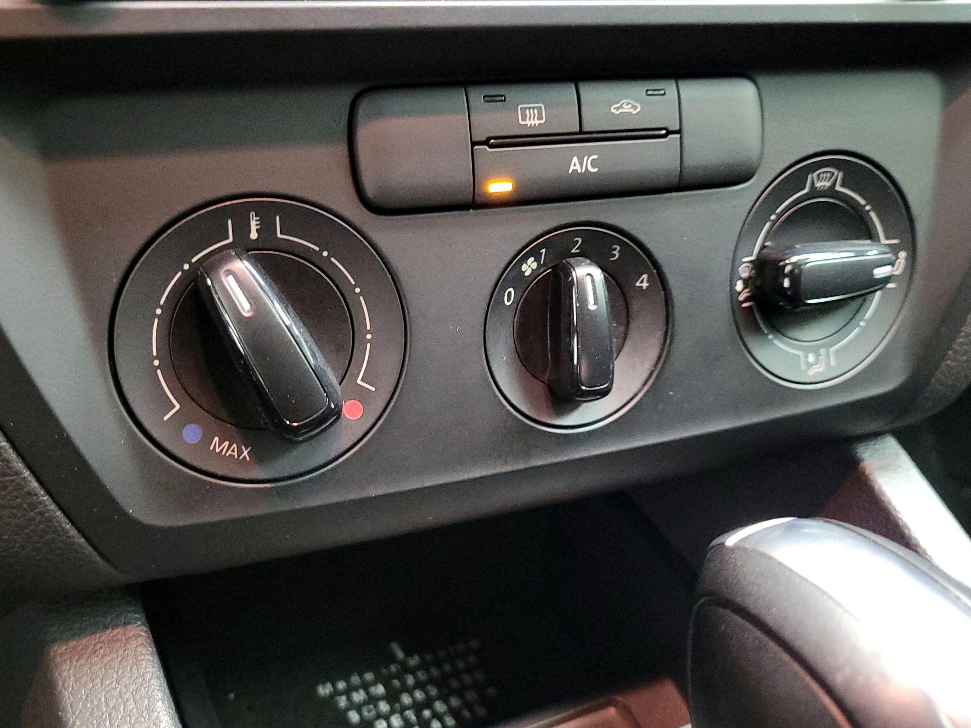 Thumbnail: 2016 Volkswagen Jetta - 15