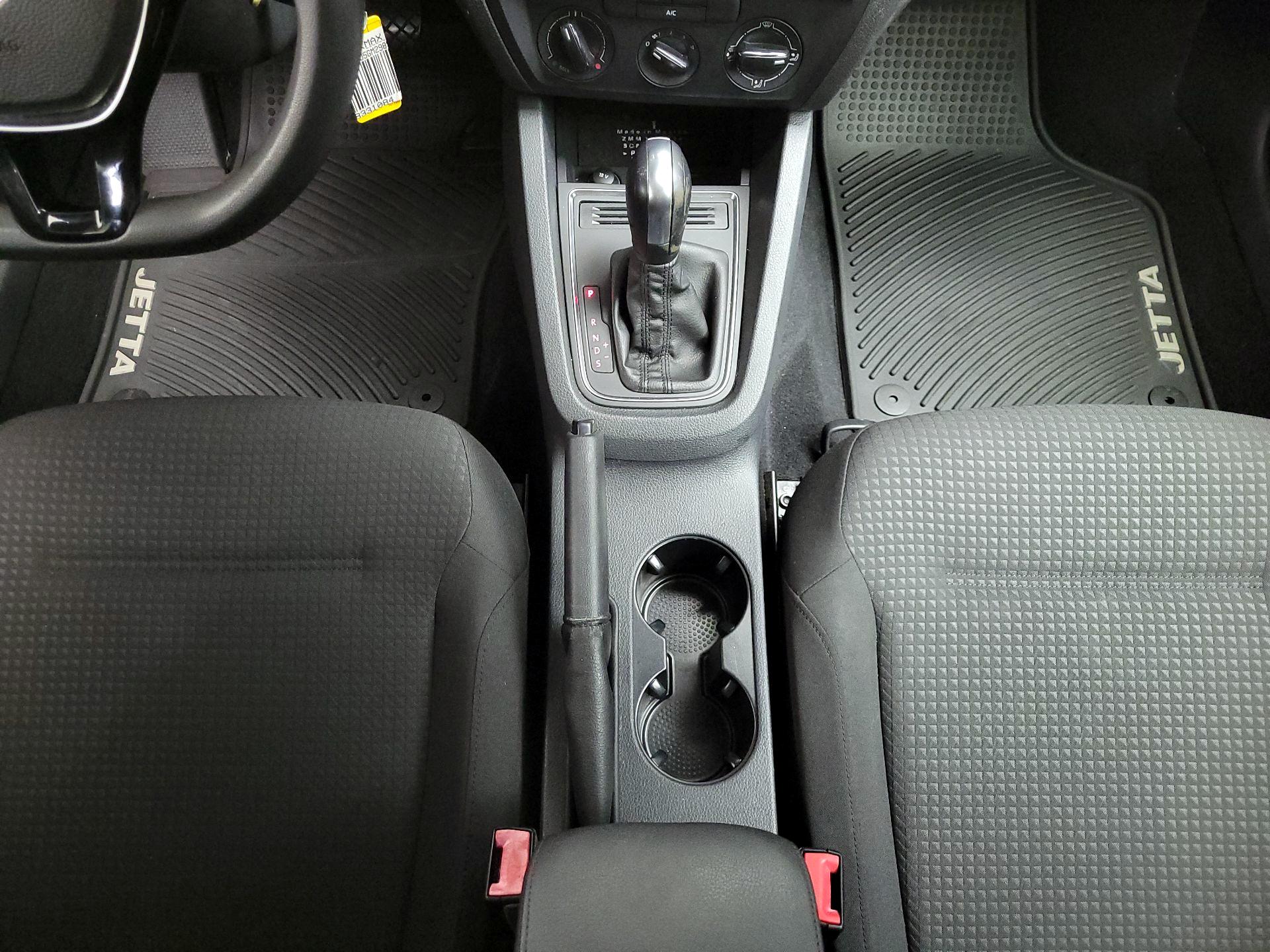 Thumbnail: 2016 Volkswagen Jetta - 16