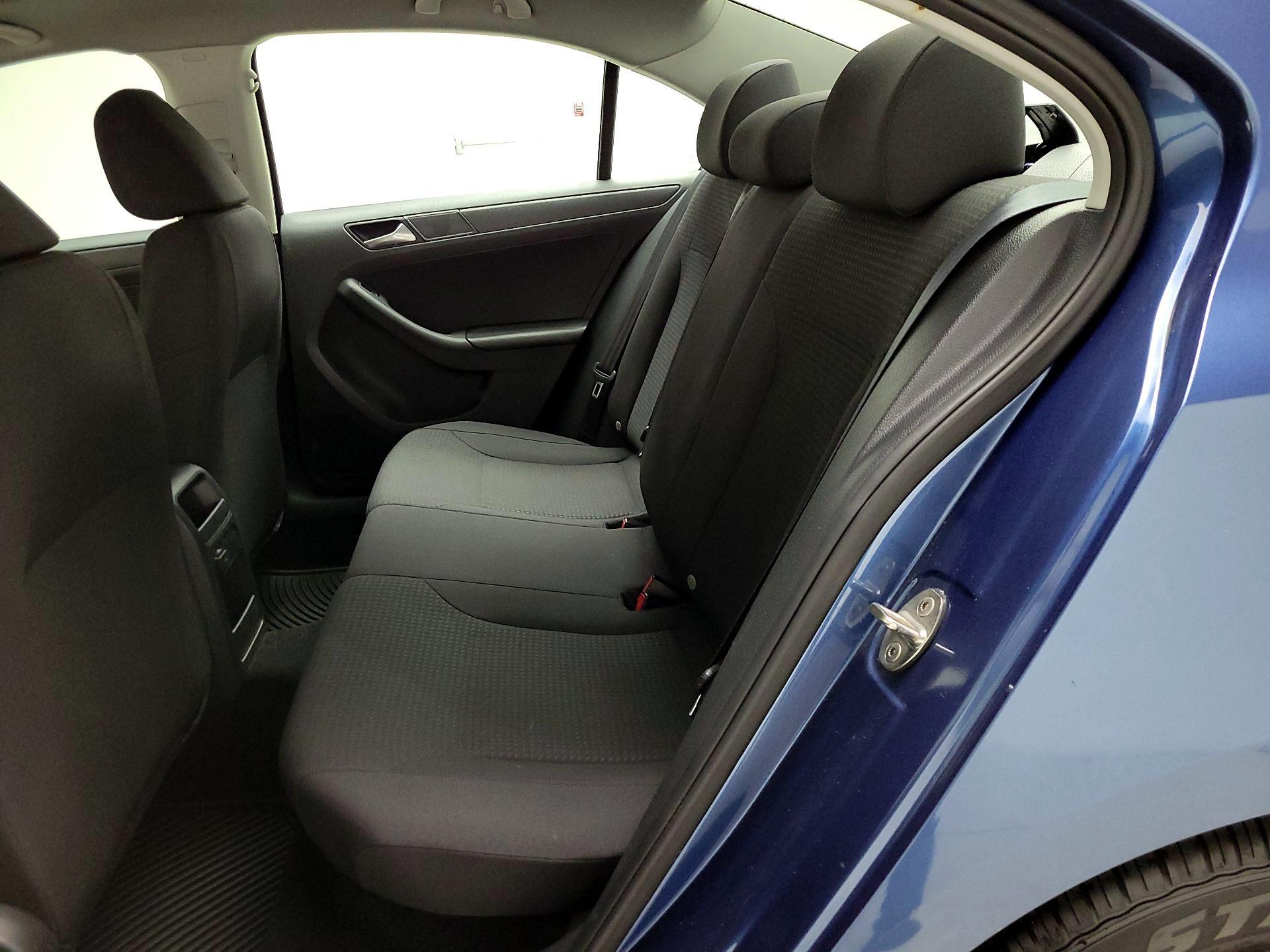 Thumbnail: 2016 Volkswagen Jetta - 18