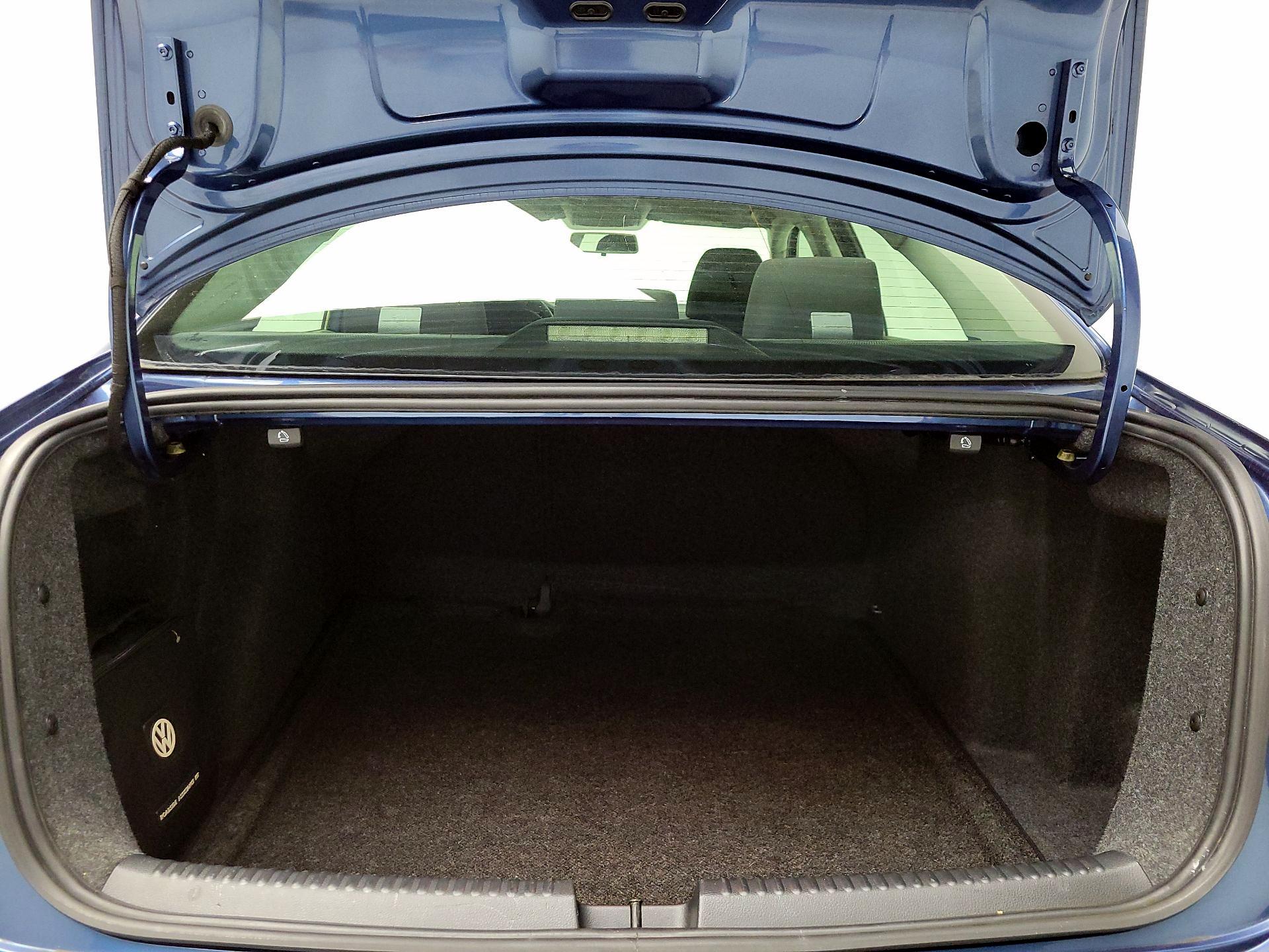 Thumbnail: 2016 Volkswagen Jetta - 19