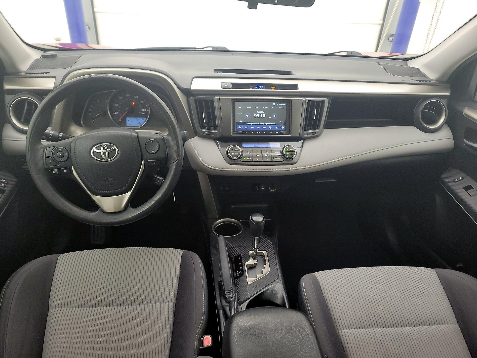 Thumbnail: 2015 Toyota RAV4 - 9