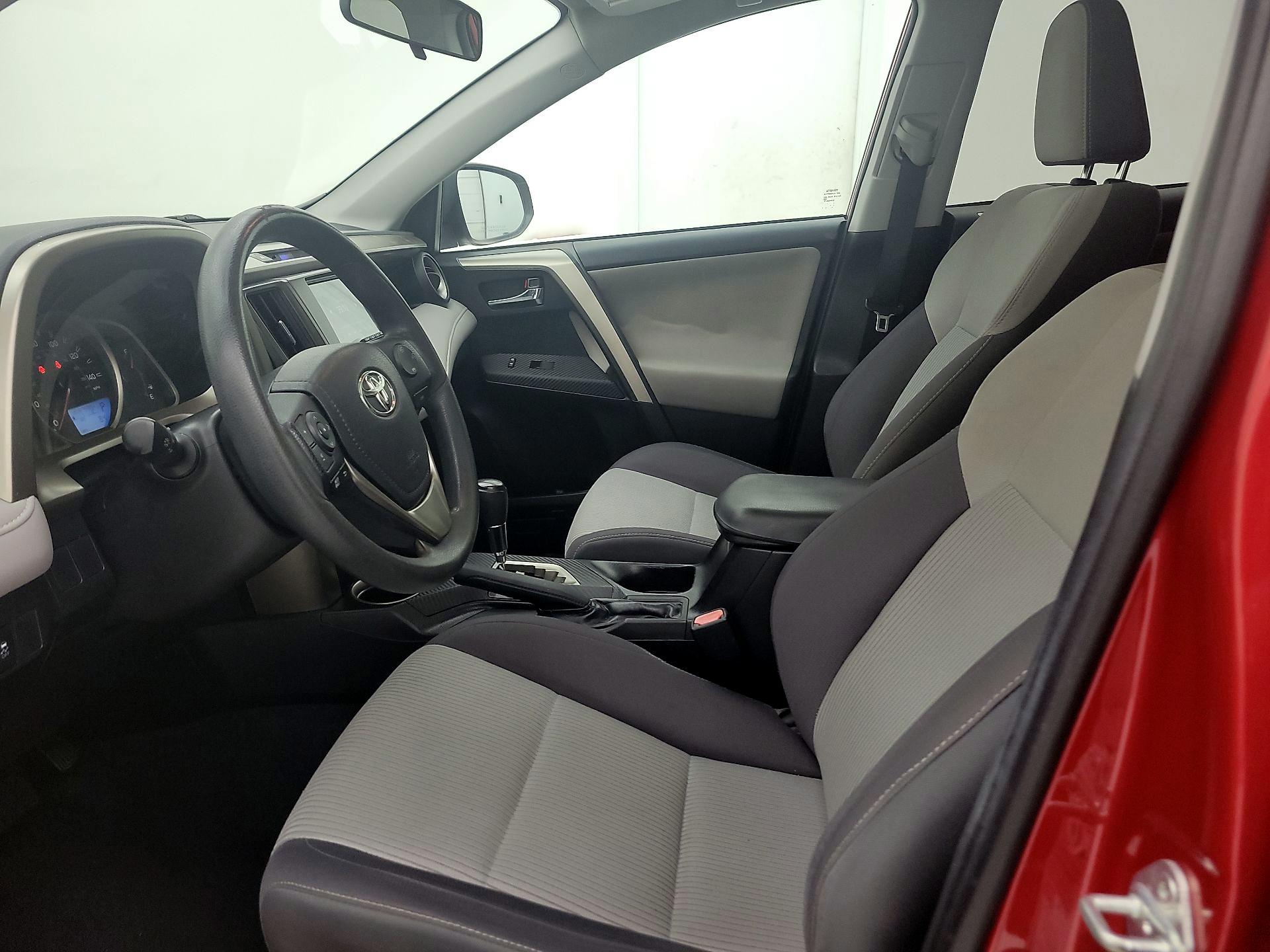 Thumbnail: 2015 Toyota RAV4 - 11
