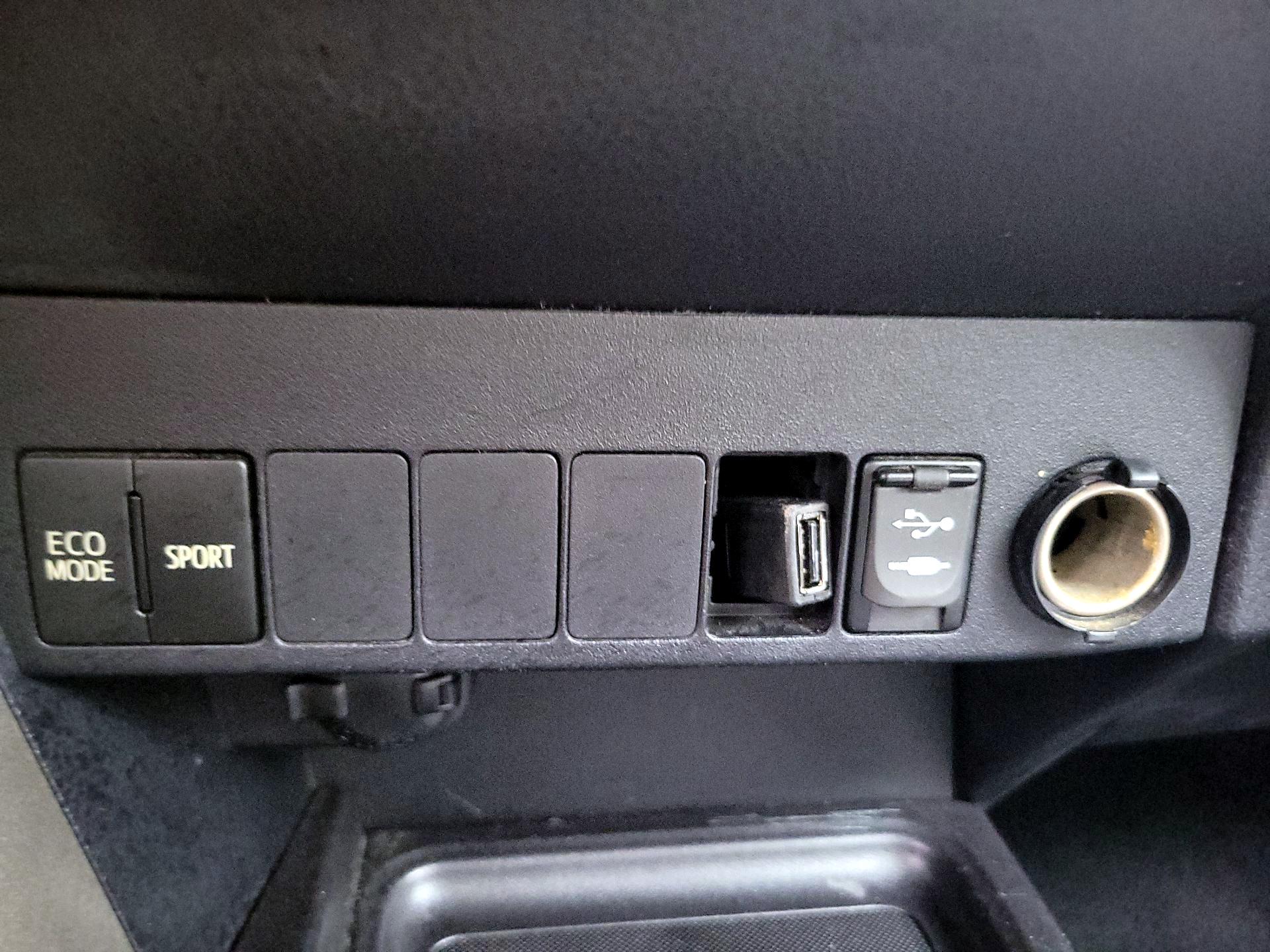 Thumbnail: 2015 Toyota RAV4 - 18
