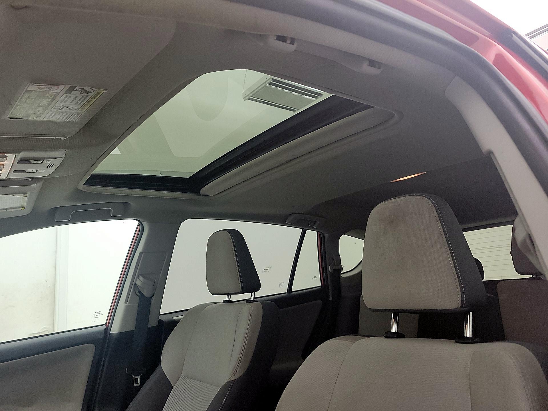 Thumbnail: 2015 Toyota RAV4 - 19