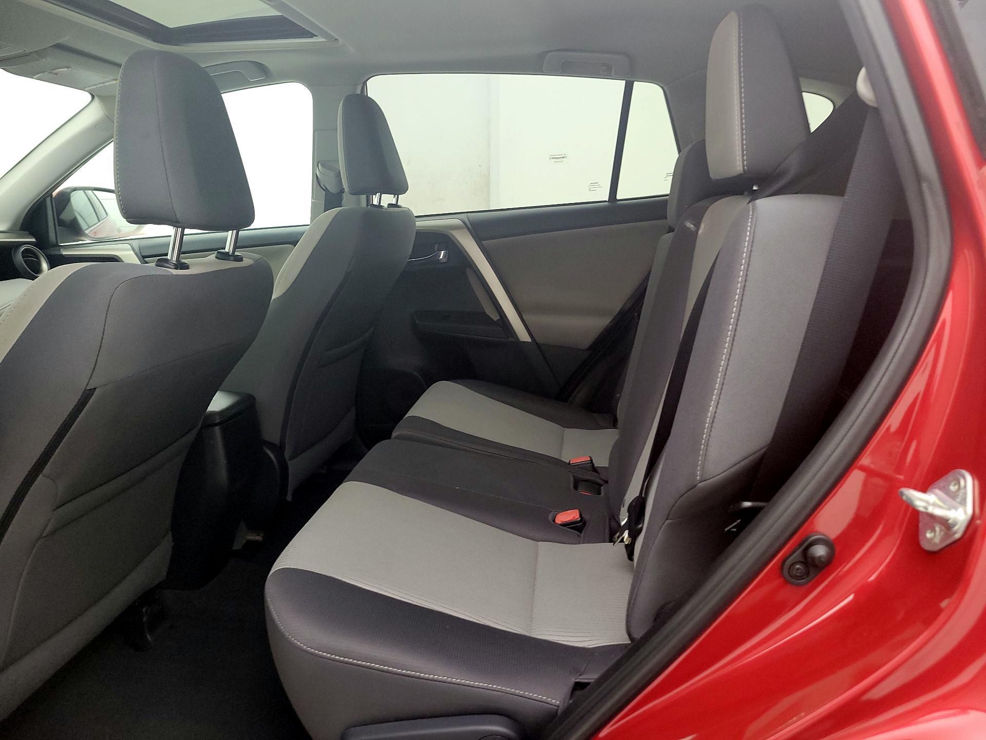 Thumbnail: 2015 Toyota RAV4 - 20