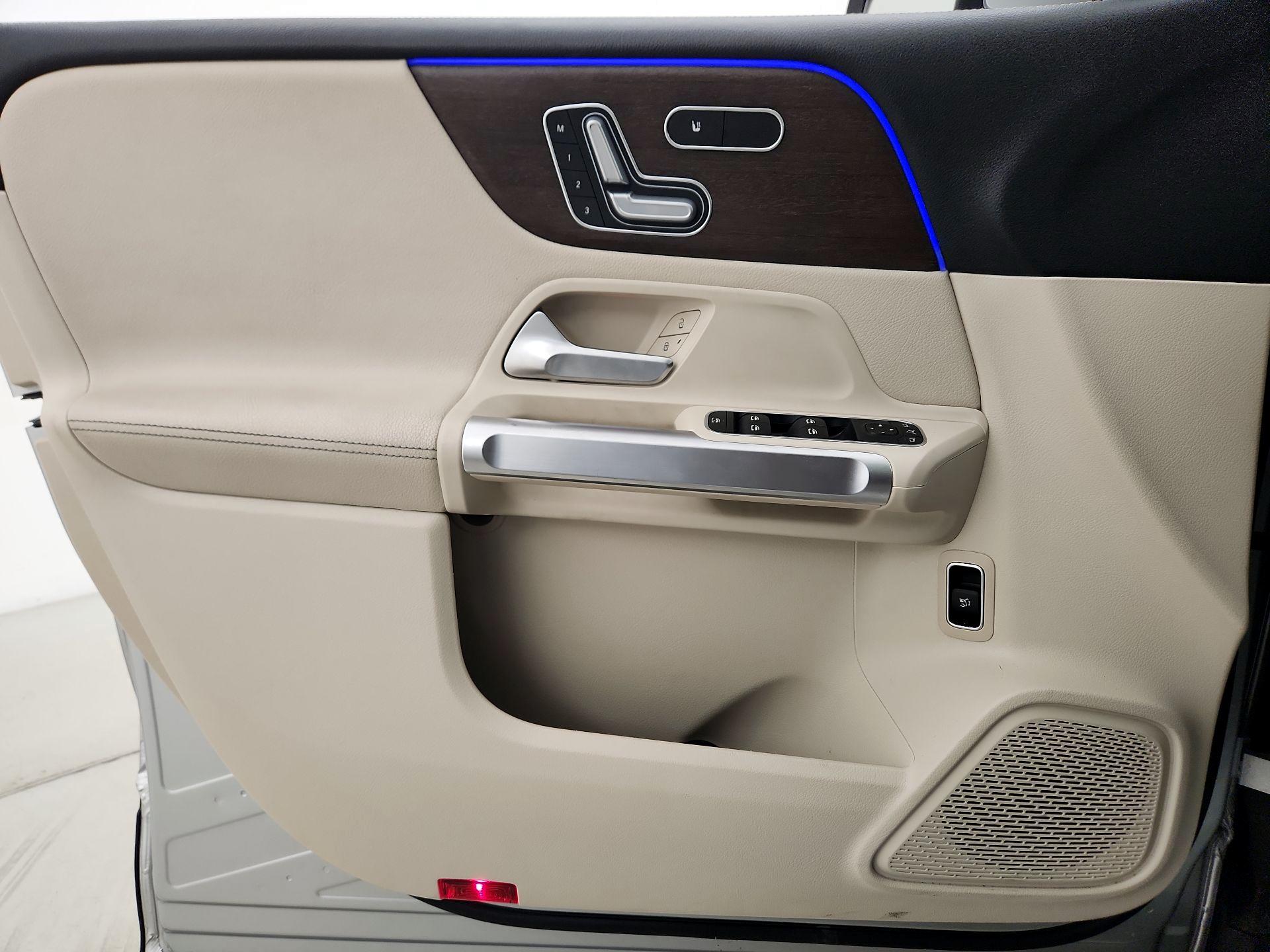 Thumbnail: 2020 Mercedes-Benz GLB - 12