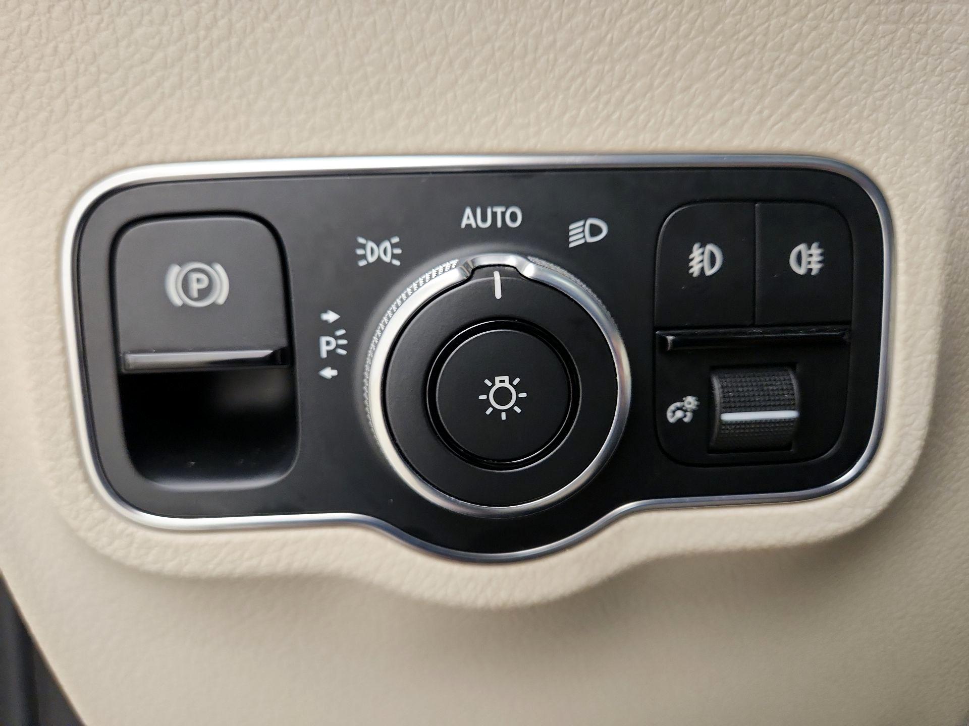 Thumbnail: 2020 Mercedes-Benz GLB - 13