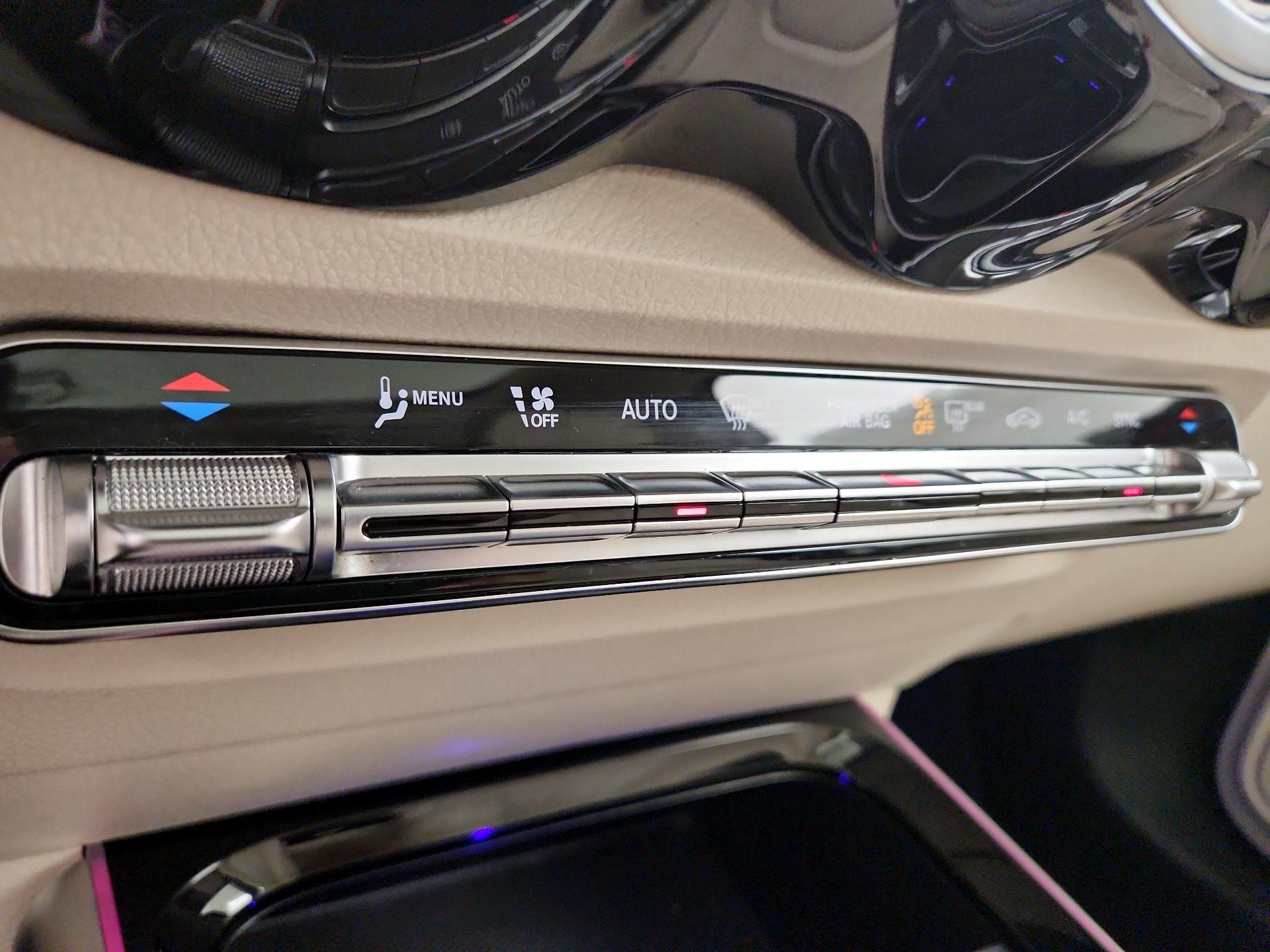 Thumbnail: 2020 Mercedes-Benz GLB - 16