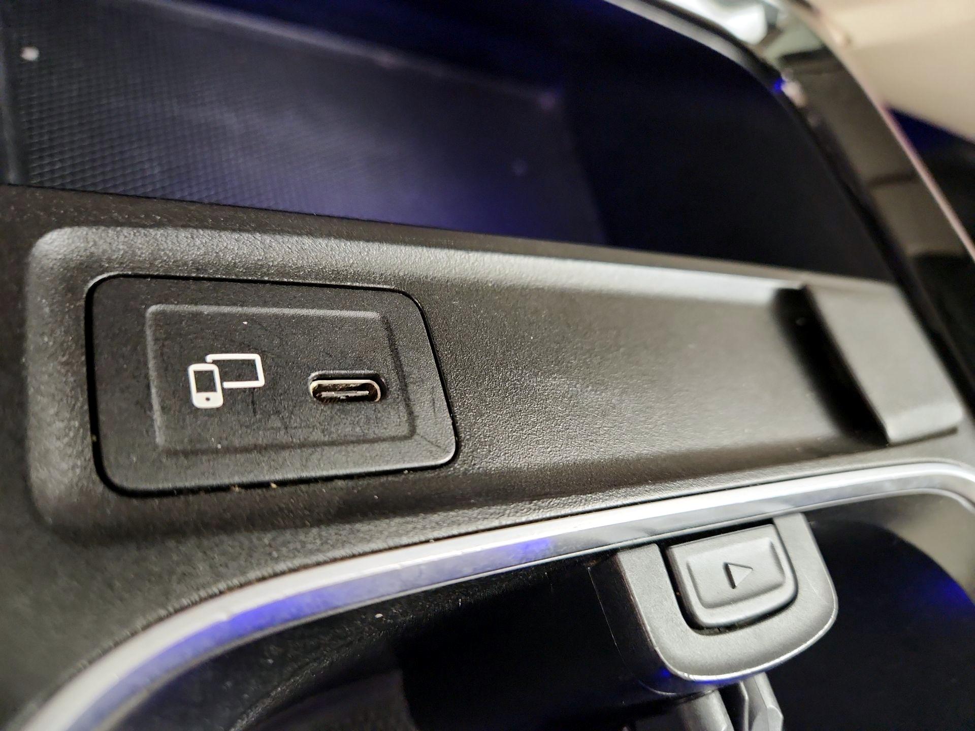 Thumbnail: 2020 Mercedes-Benz GLB - 18