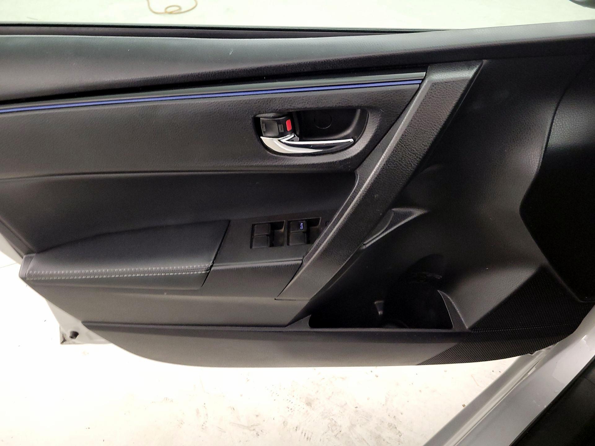 Thumbnail: 2018 Toyota Corolla - 12