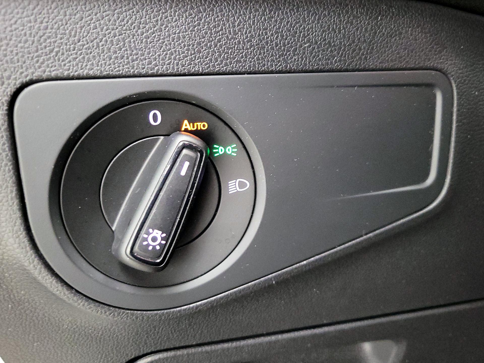 Thumbnail: 2018 Volkswagen Tiguan - 13