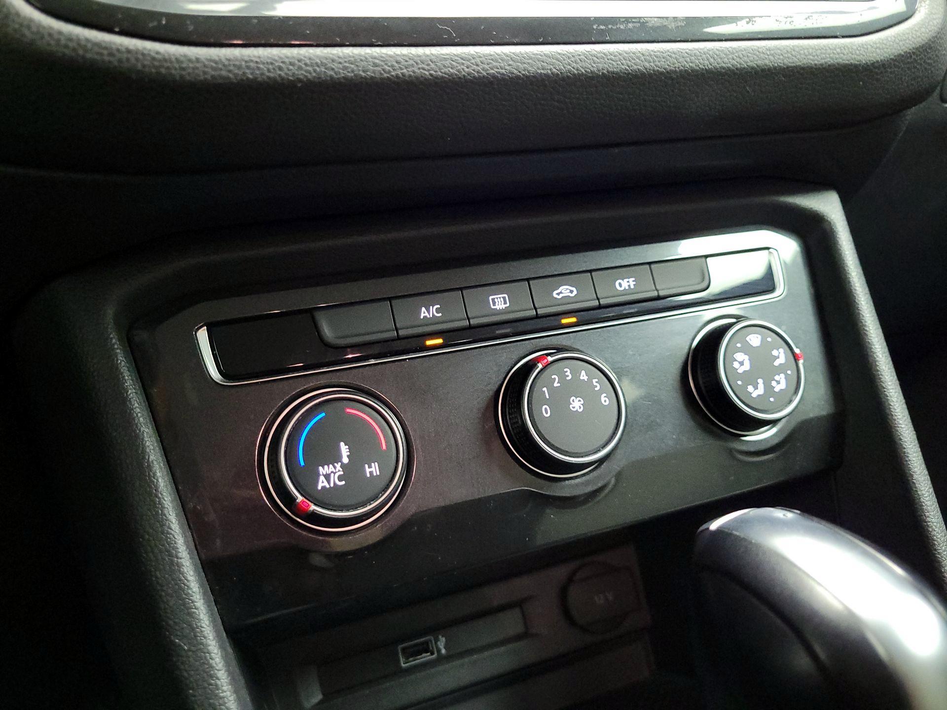 Thumbnail: 2018 Volkswagen Tiguan - 16