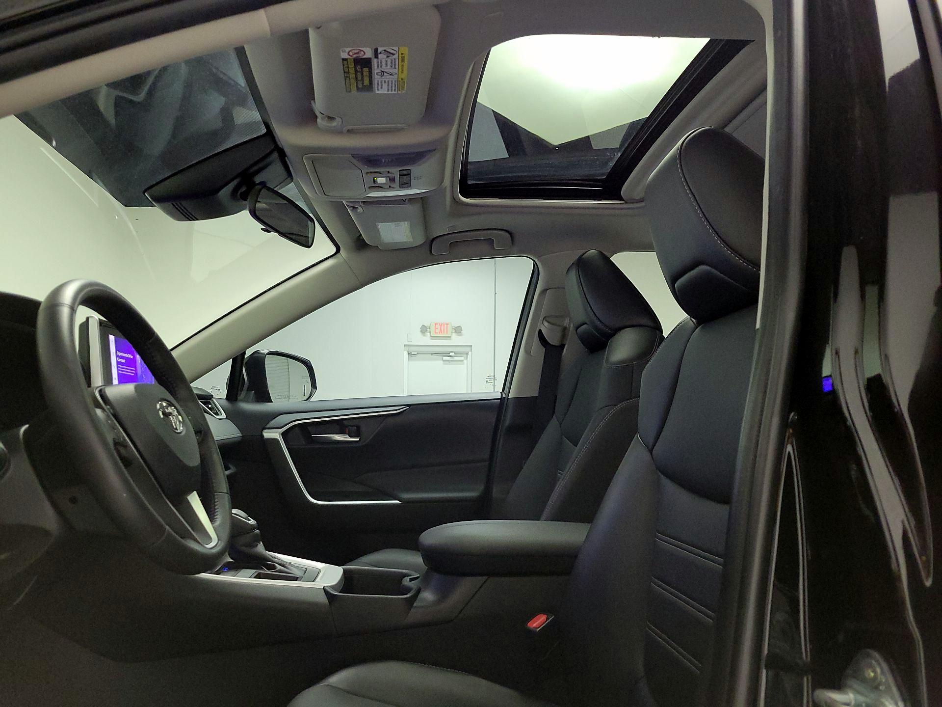 Thumbnail: 2023 Toyota RAV4 - 20