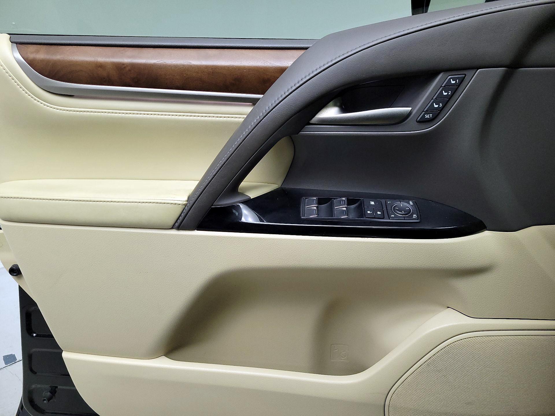 Thumbnail: 2020 Lexus LX - 12