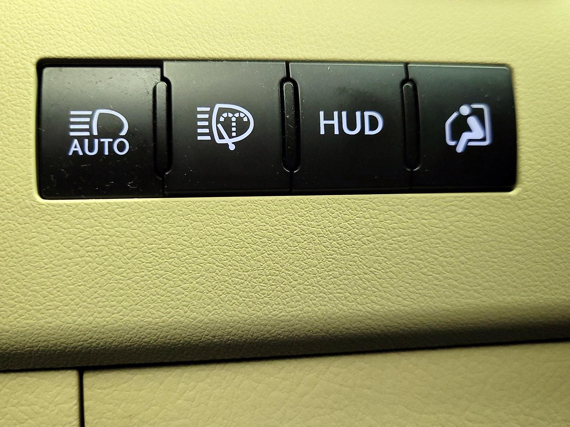 Thumbnail: 2020 Lexus LX - 13