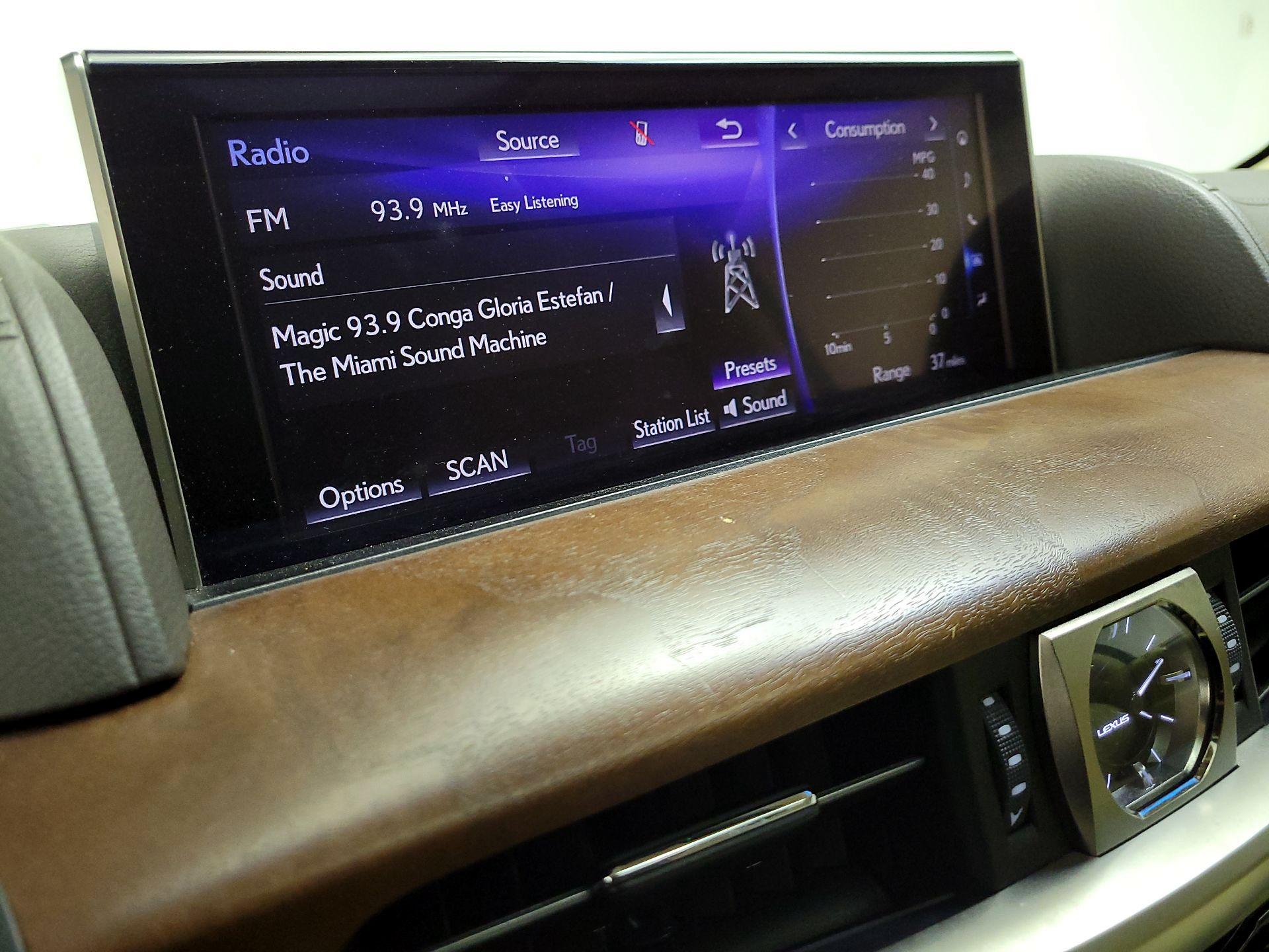 Thumbnail: 2020 Lexus LX - 16