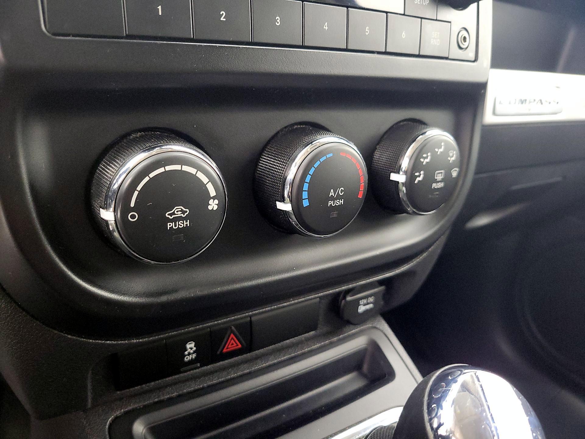 Thumbnail: 2016 Jeep Compass - 14