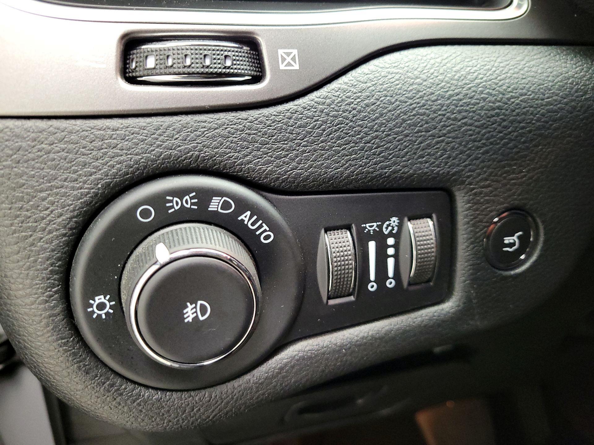 Thumbnail: 2022 Jeep Cherokee - 13