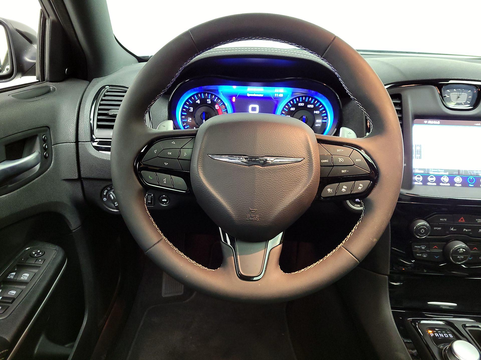 Thumbnail: 2023 Chrysler 300 - 10